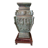 Hu ritual lamp vase China bronze