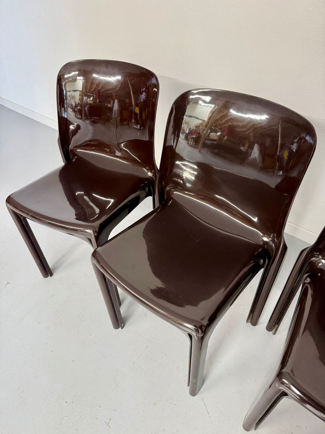 Set of 5 Selene plastic chairs designed by Vico Magistretti Artemide