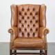 Fauteuil Chesterfield anglais classique en cuir de vachette couleur cognac clair