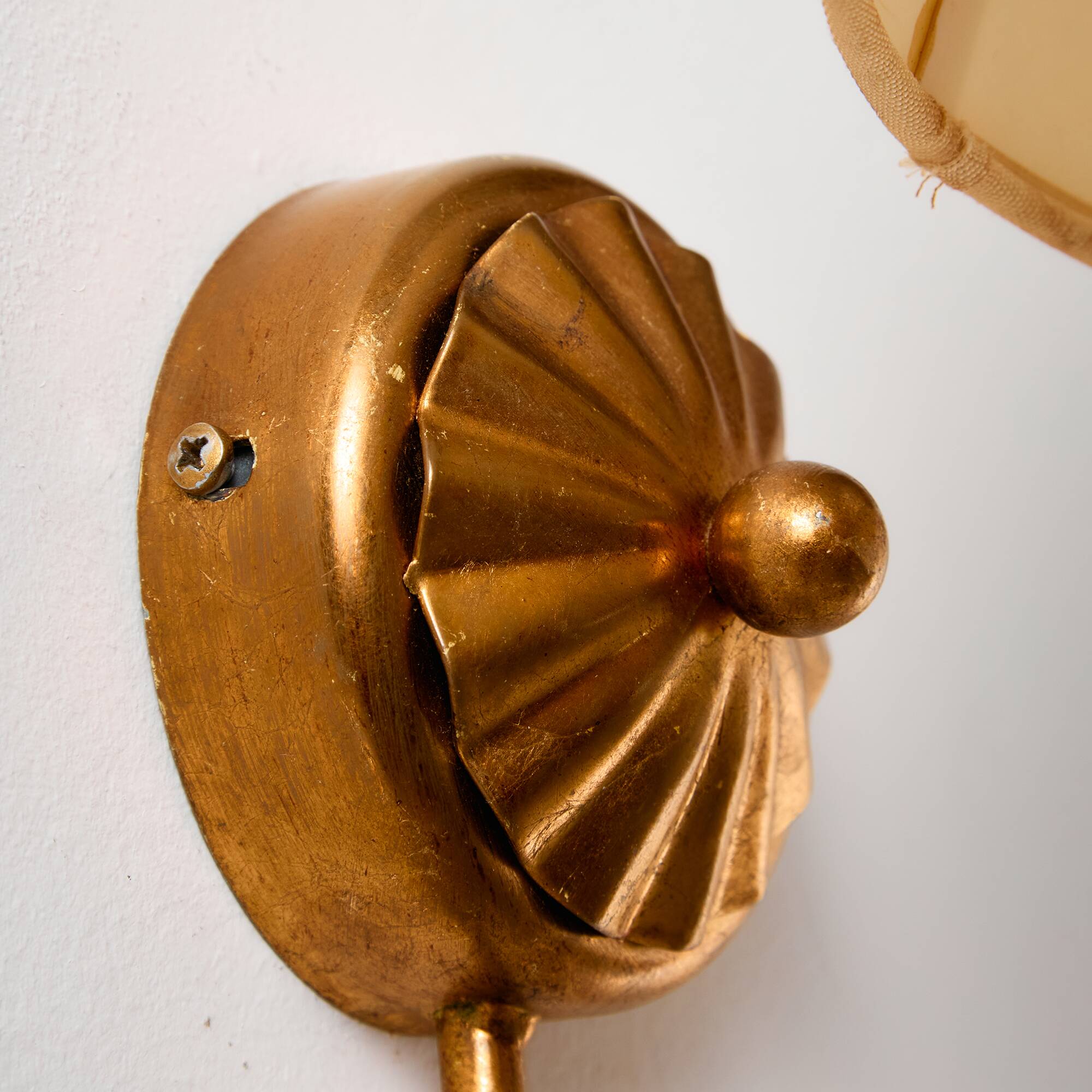 MK11262 Gold-painted wall lamp