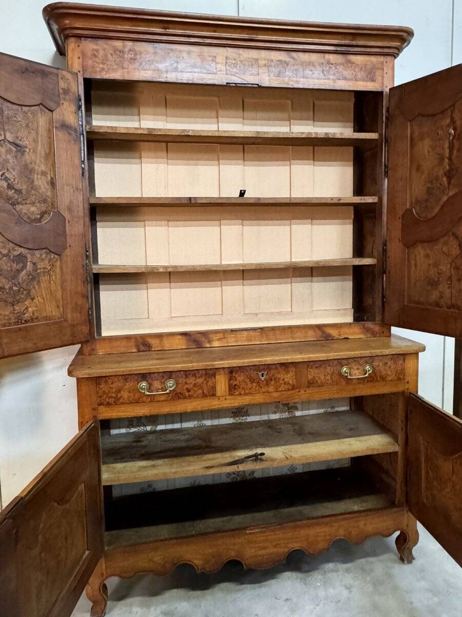 Bressan buffet with two bodies from the Louis XV period in walnut and elm.