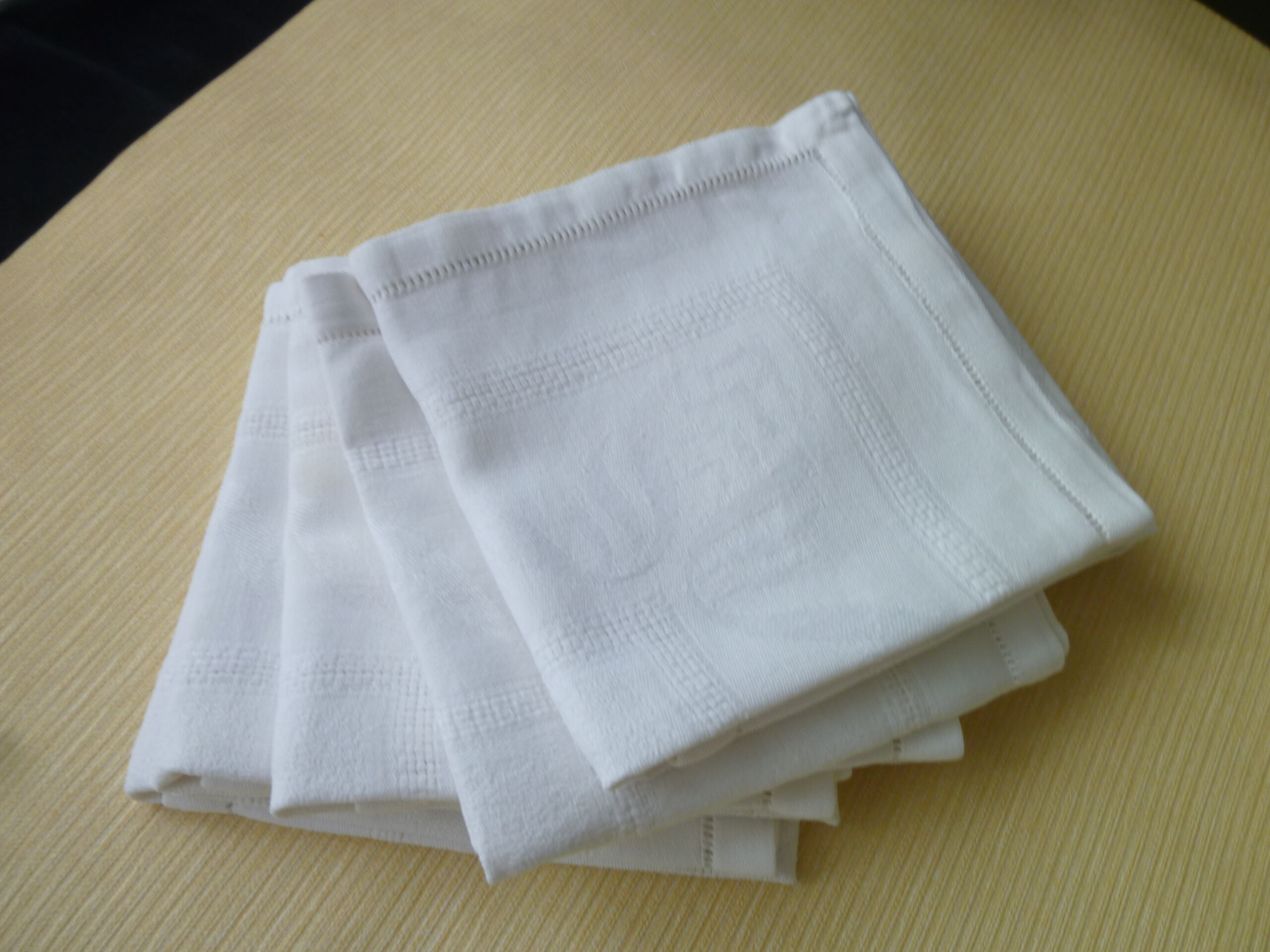Set of 6 vintage white damask cotton napkins