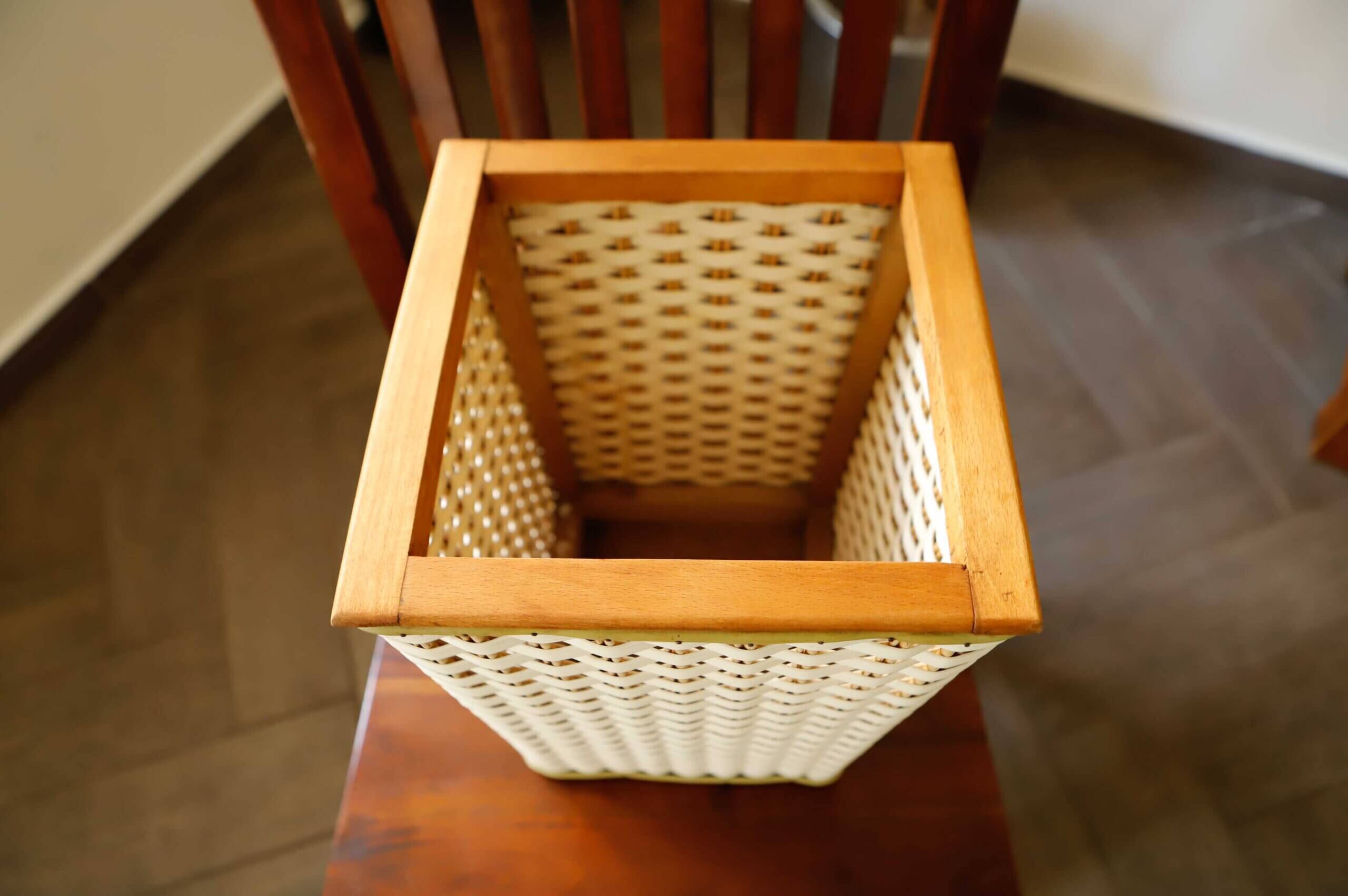 Retro plastic wicker basket with wooden frame