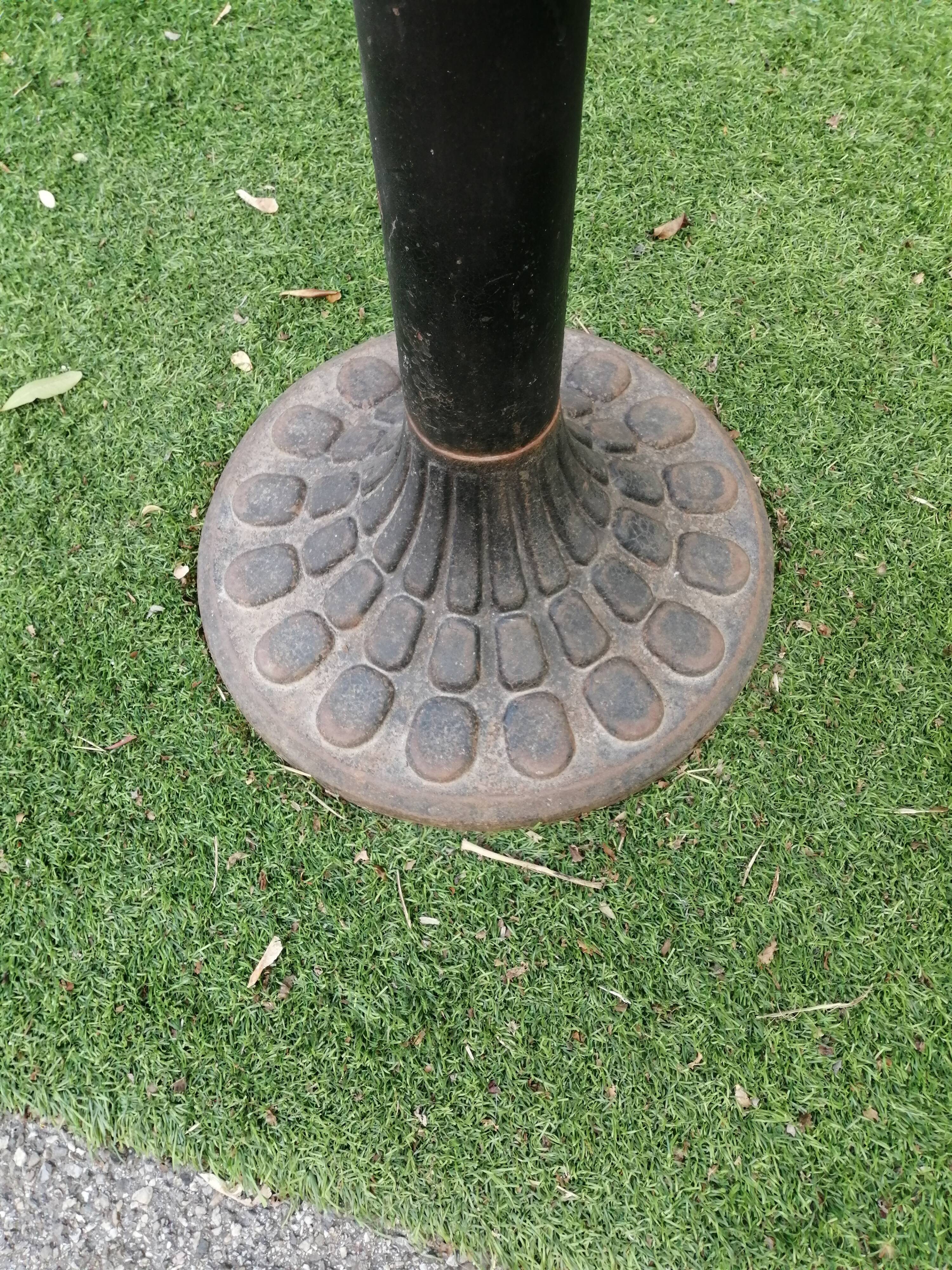 Round bistro table in stone and cast iron