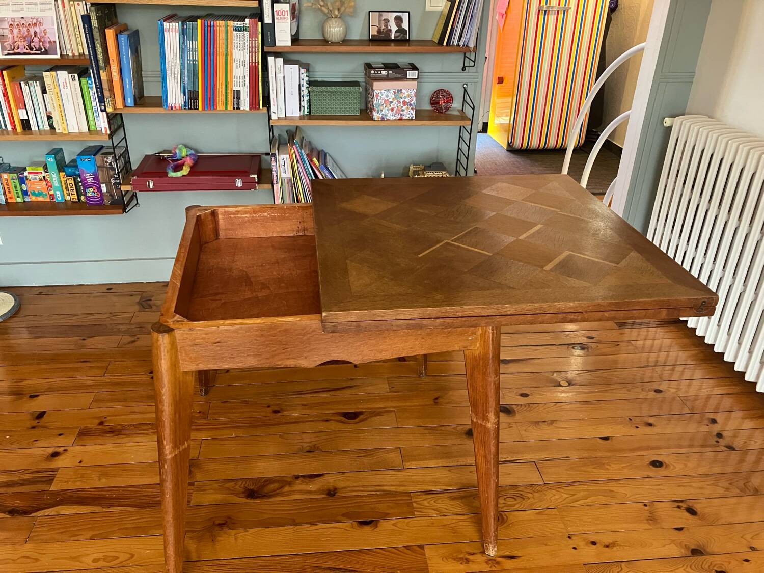 1970s wallet table