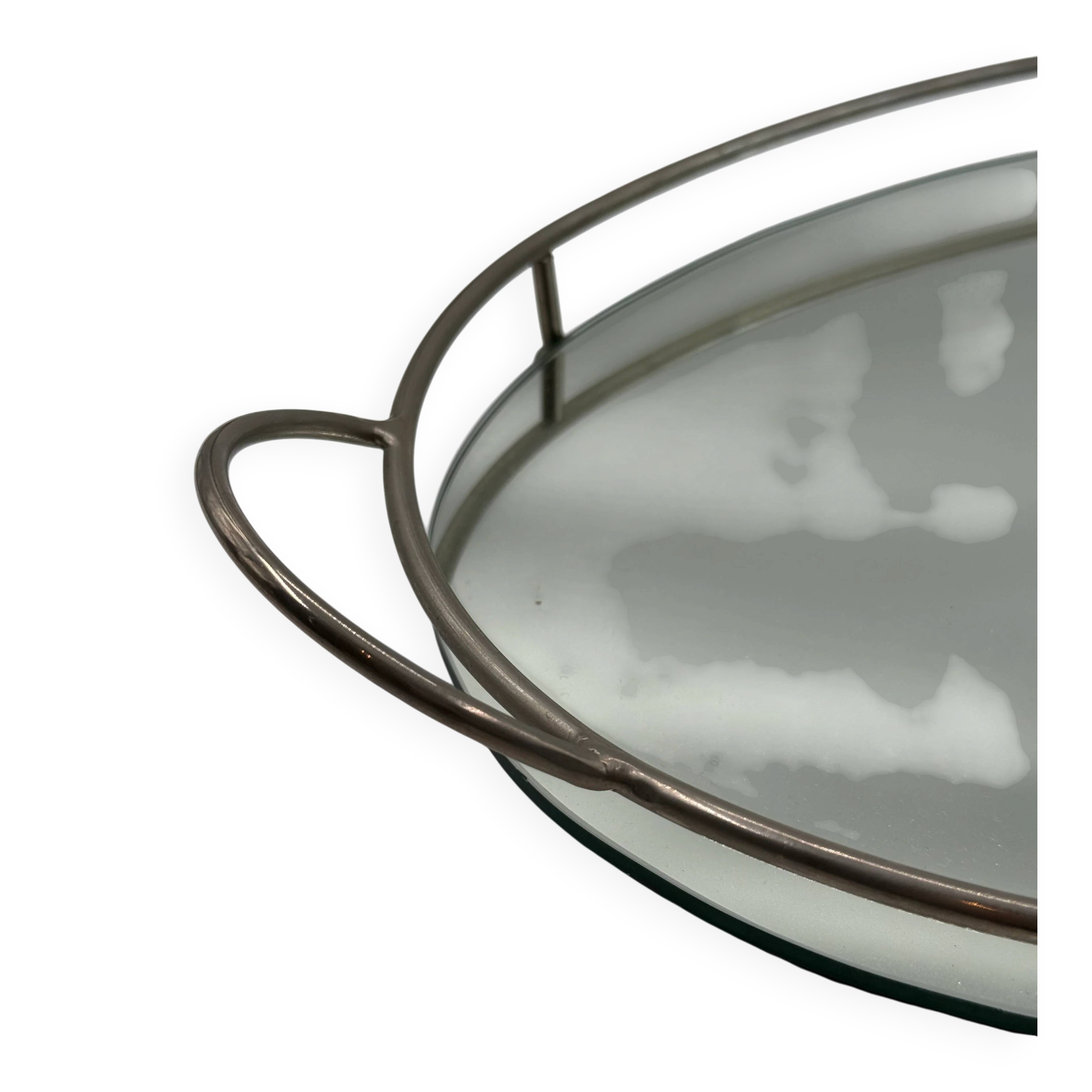 Oval chrome and mirror plateau, mid-century reflective piece.