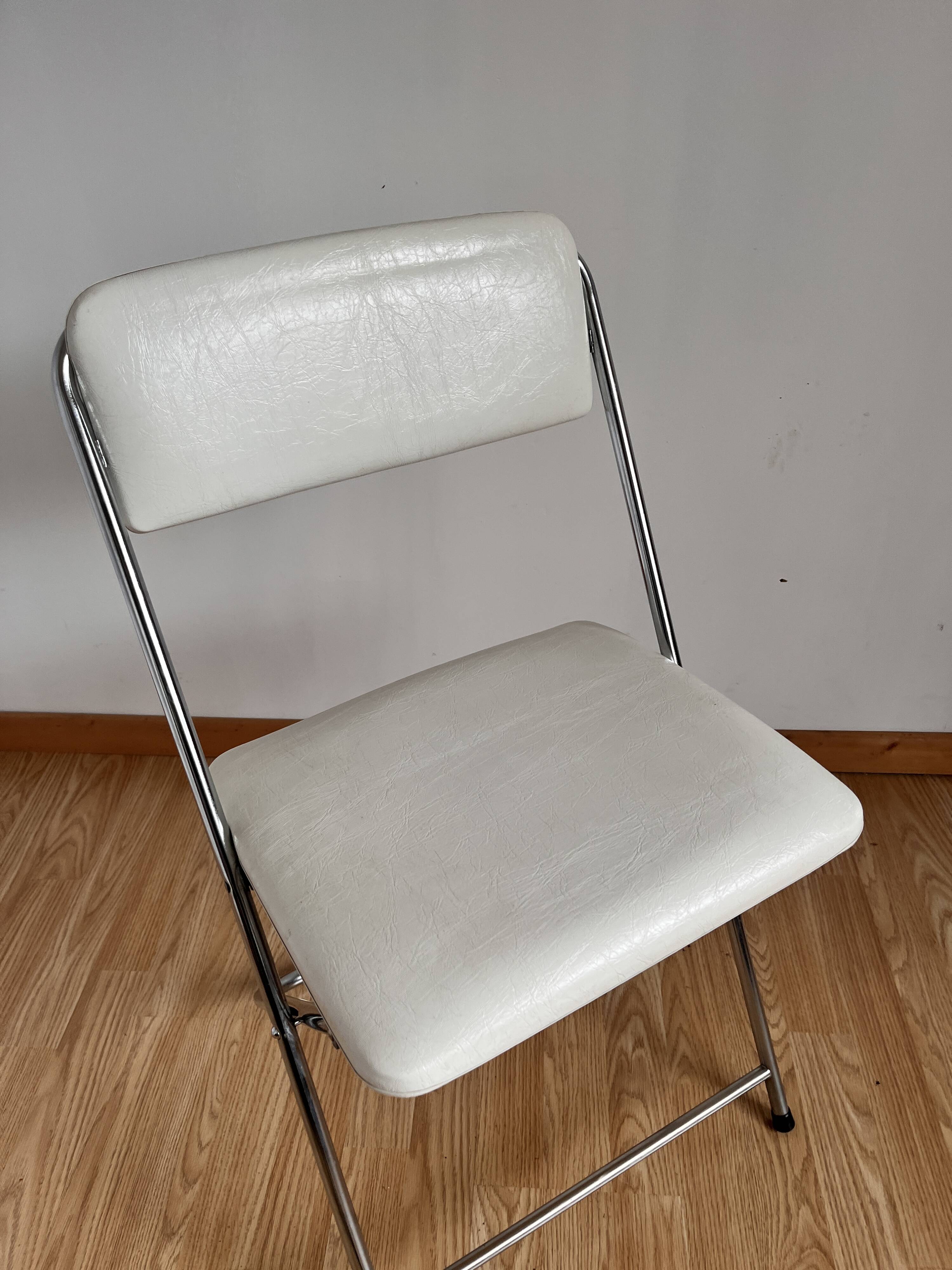 Folding chair in faux leather