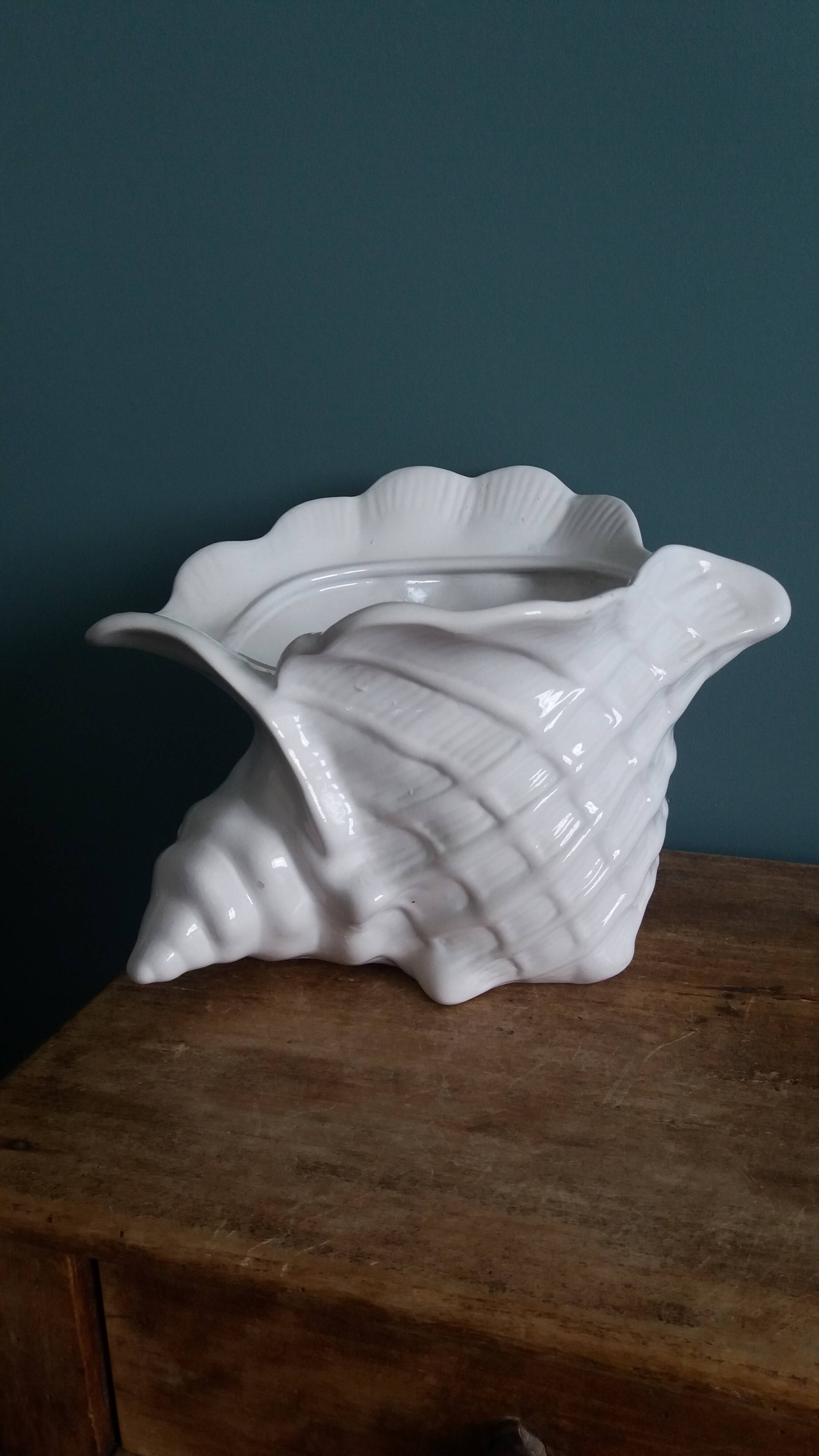 Ceramic conch shell, plant pot or trinket dish.