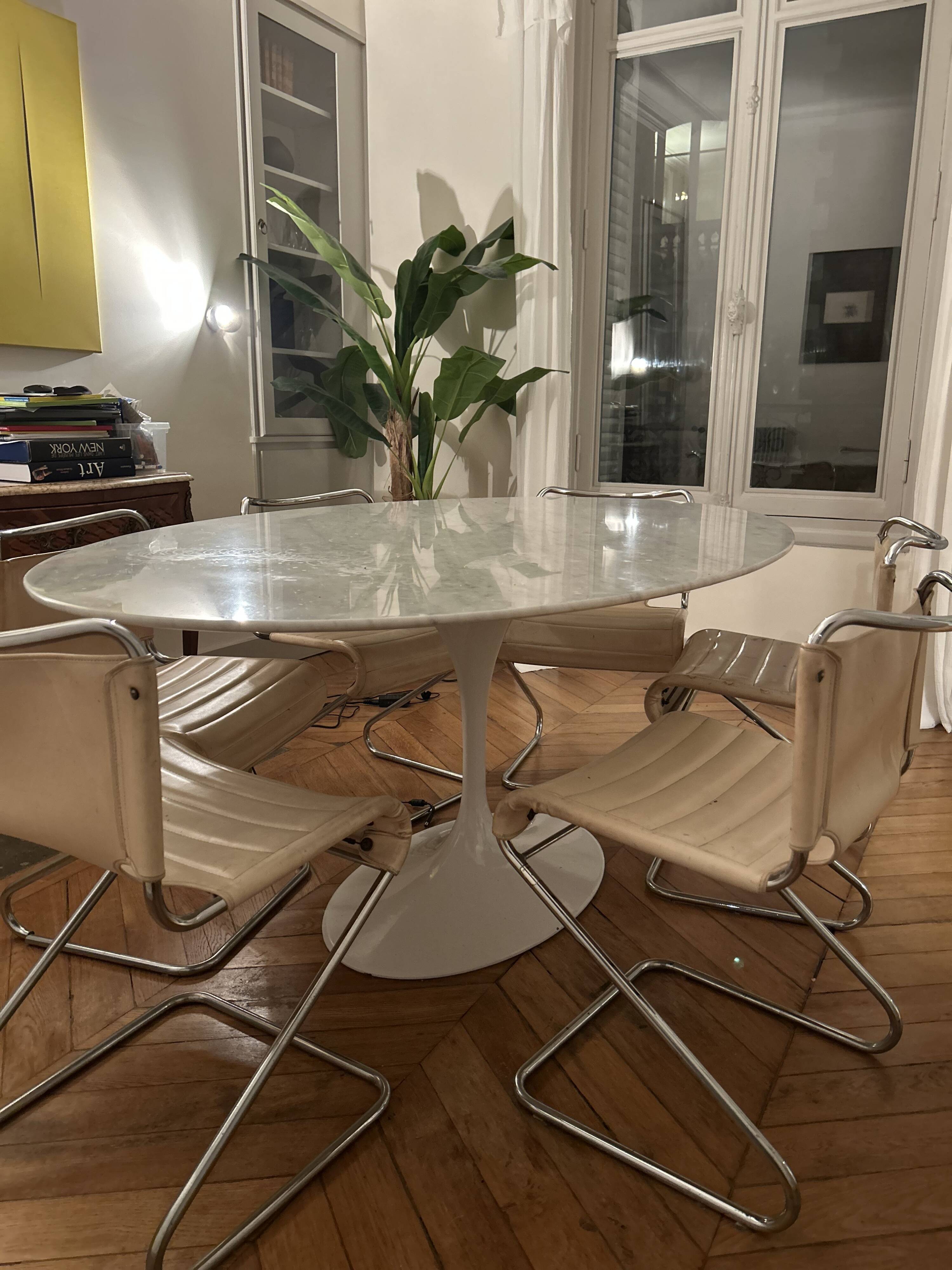 Tulip marble dining table