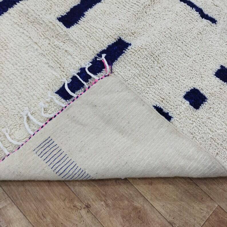 Handmade Moroccan rug 250cm x 150cm