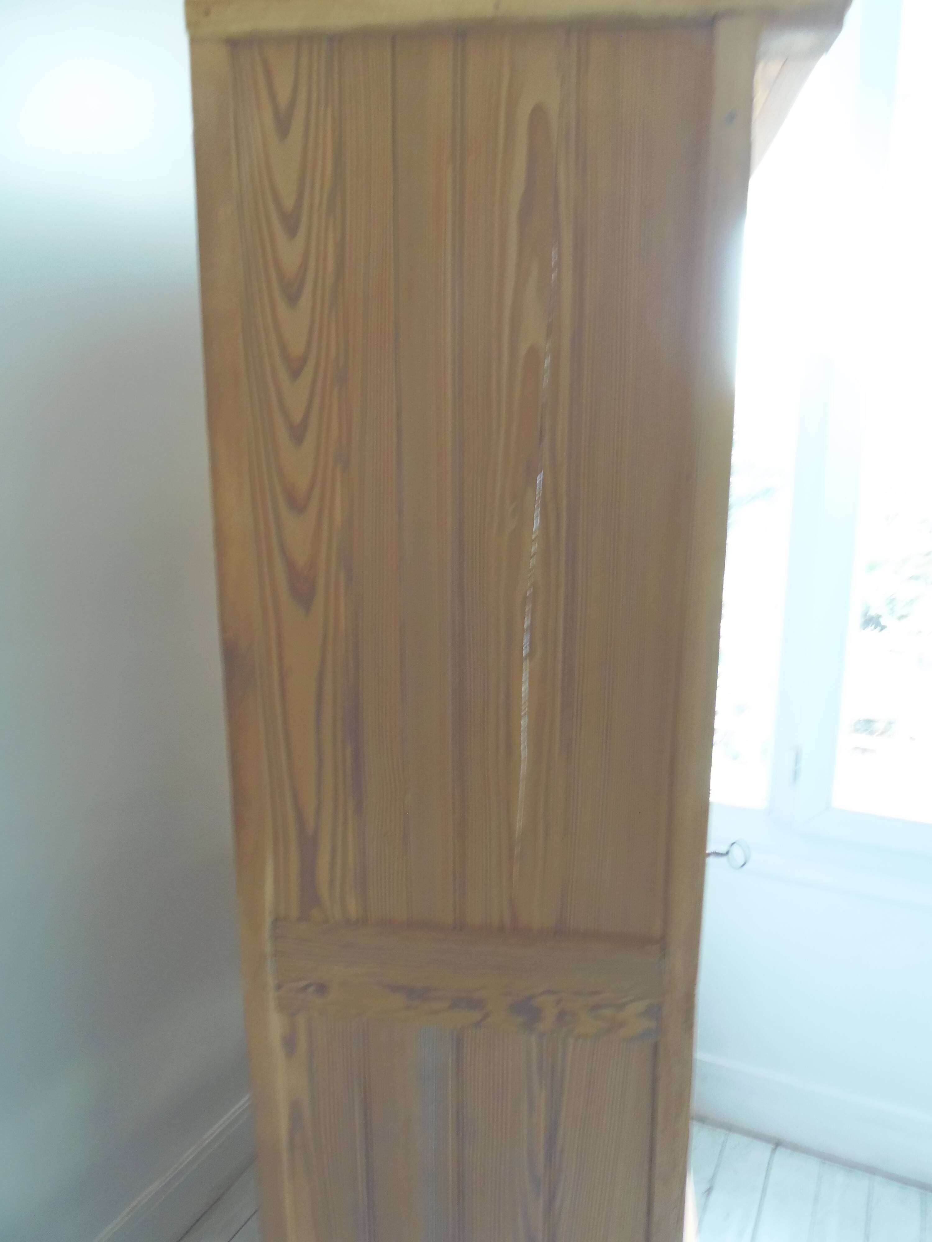 Lingerie, wardrobe, dresser from 1905 in pitch pine with a waxed finish.