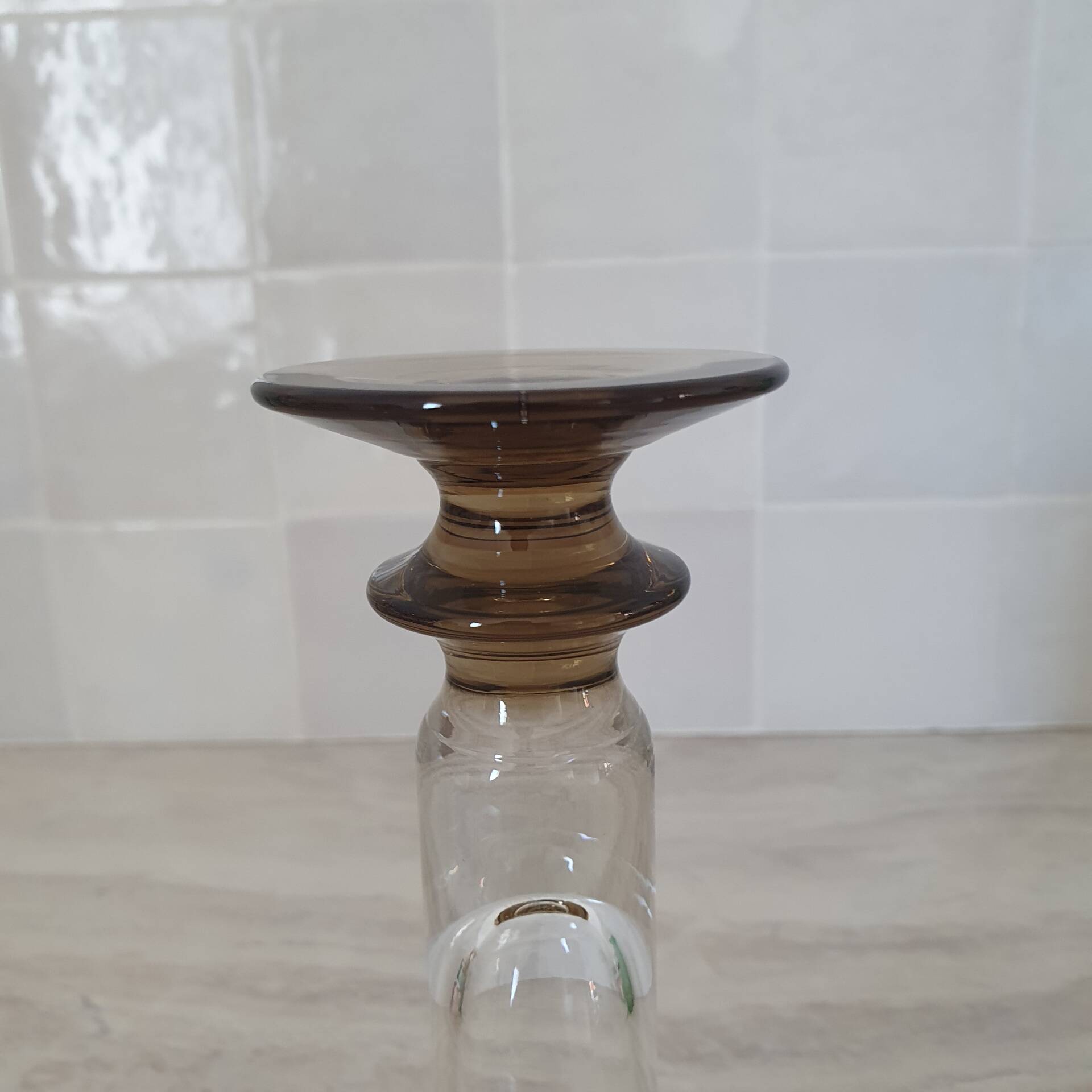 Soliflore en verre et pied marron fumé