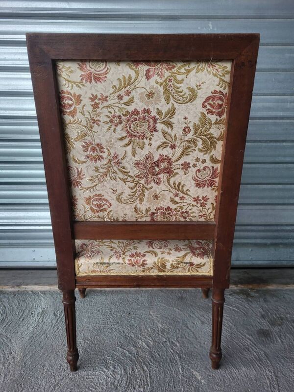 Fauteuil style Louis XVI en bon état