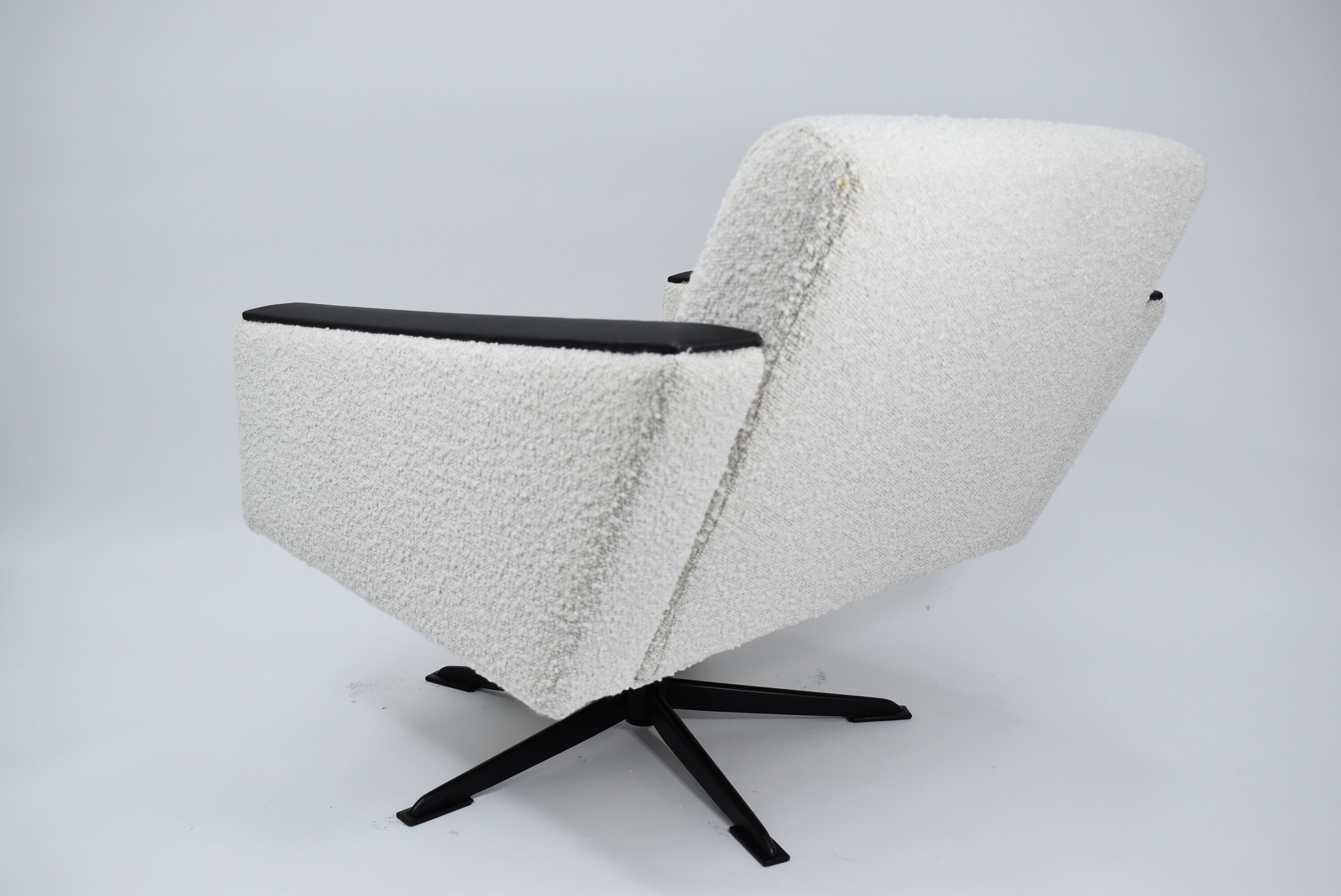 Fauteuil vintage Deutsche Democratic Republic DDR, années 1960, Bouclé blanc
