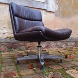 Swivel leather armchair from the 70s, Italian design.