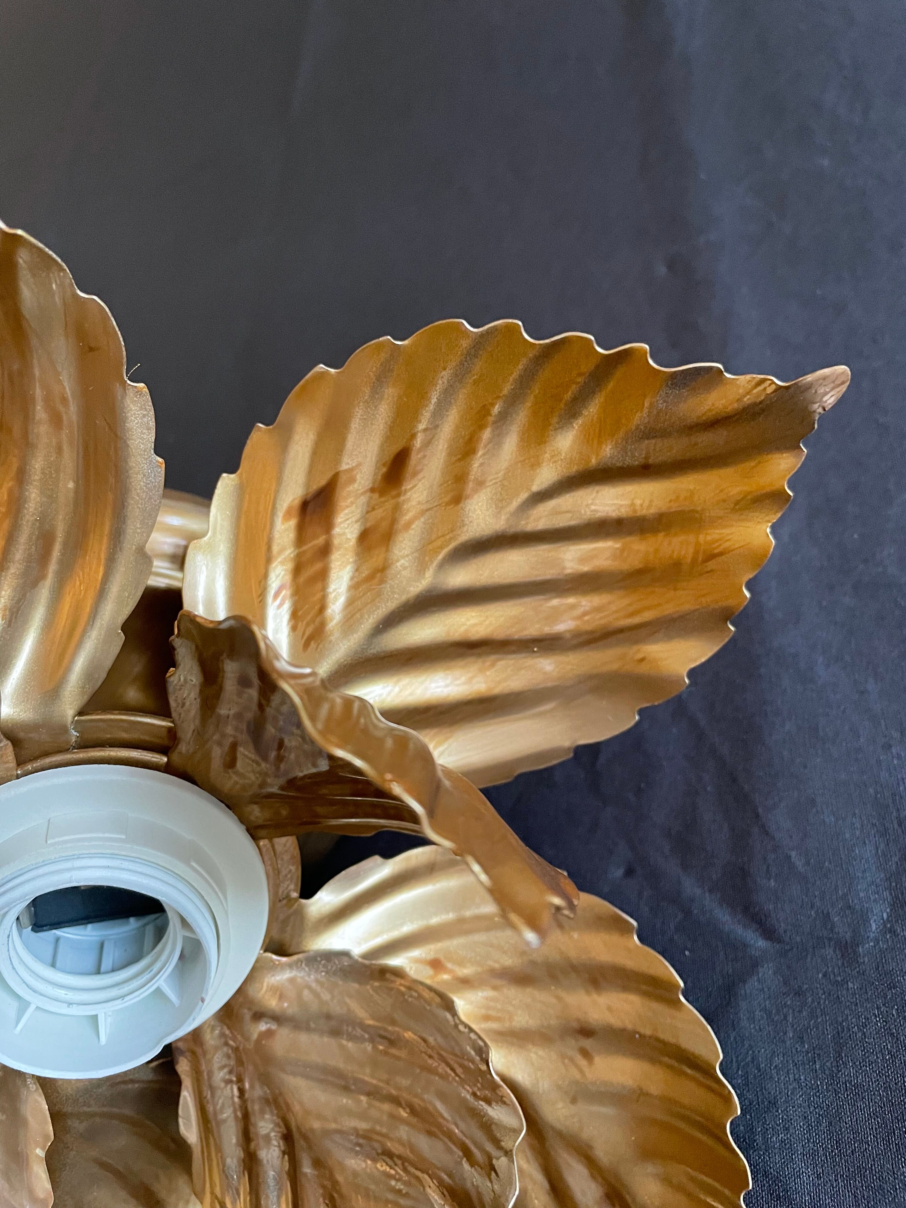 Wall lamp or ceiling lamp golden flower