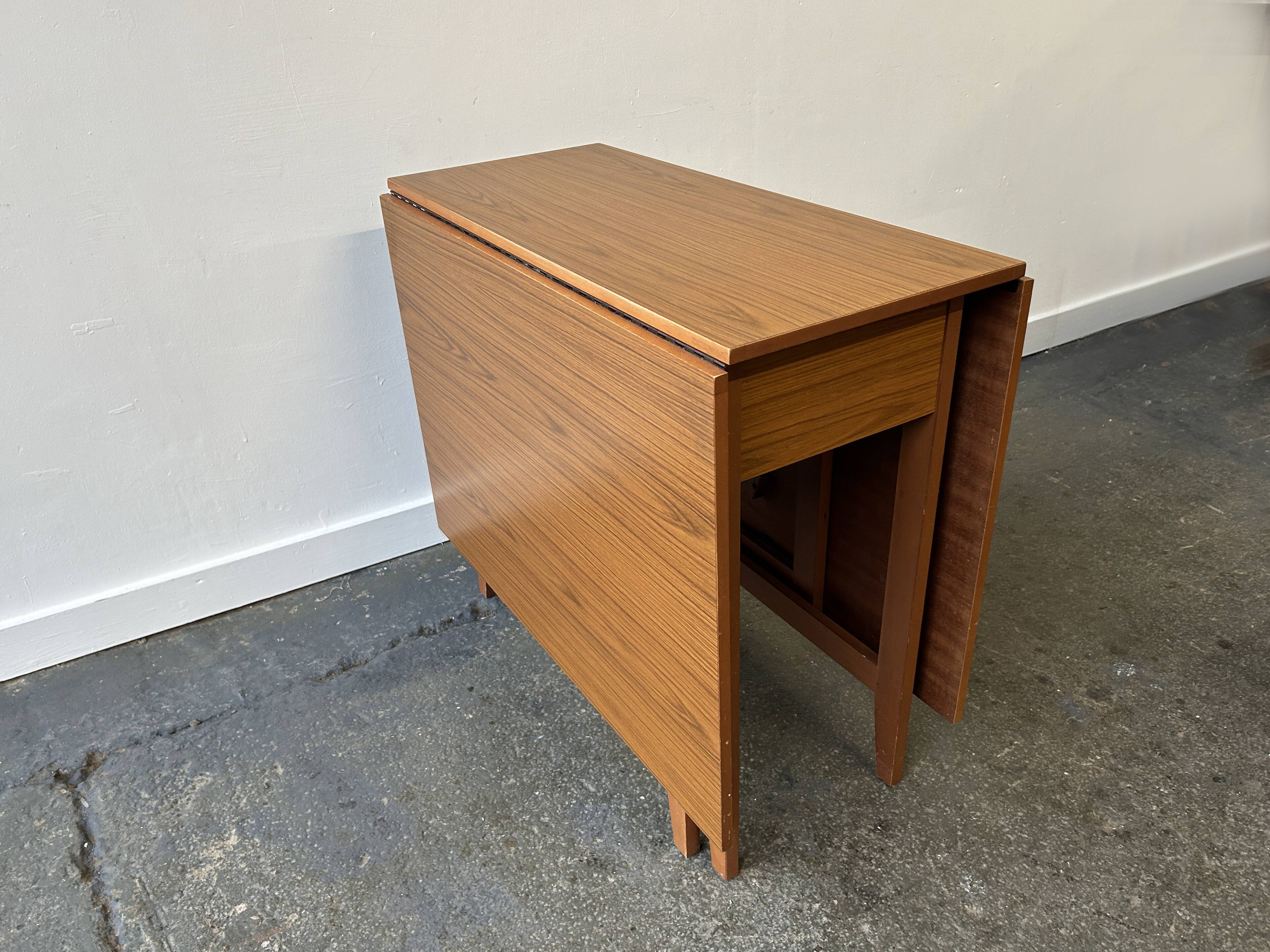 Table à manger extensible Mid-Century Modern des années 1960 par Schrieber Furniture