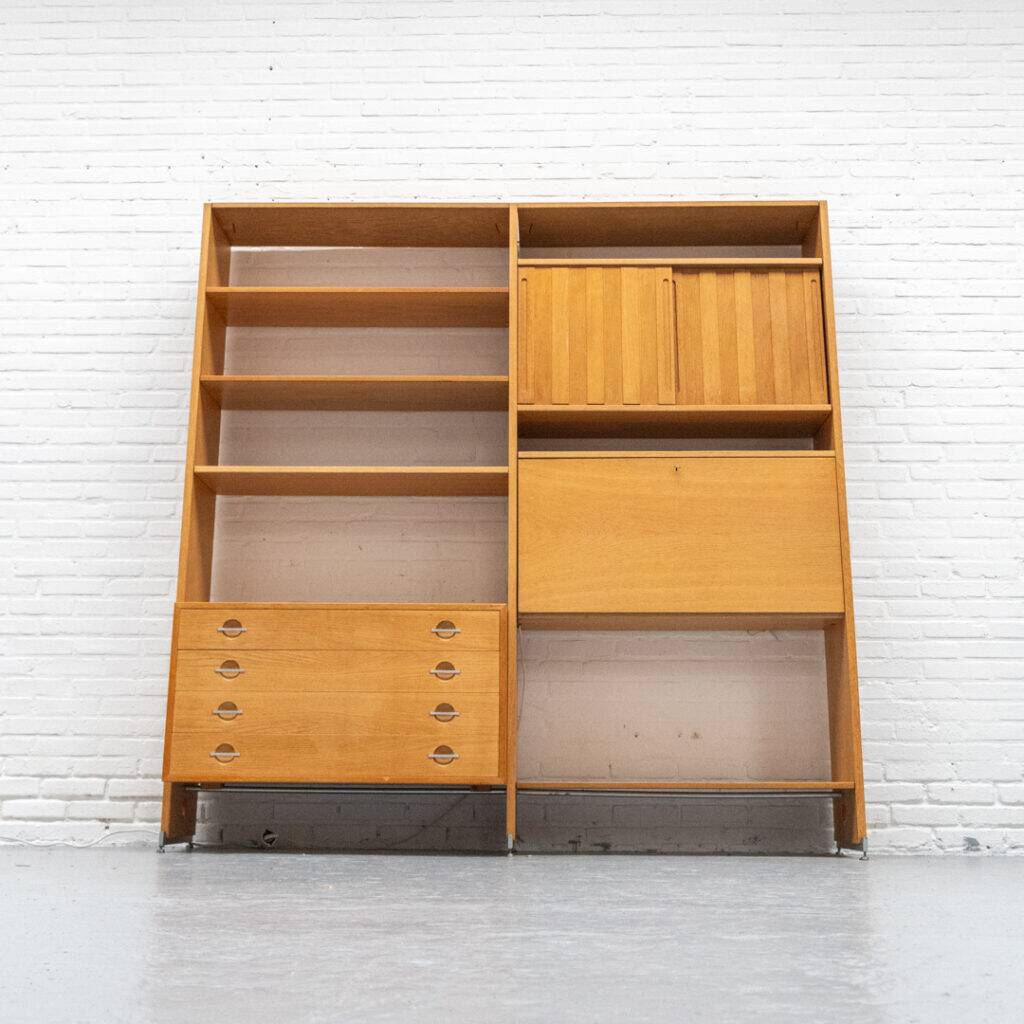 Etagère murale RY 100 par Hans Wegner pour Ry Møbler 1960