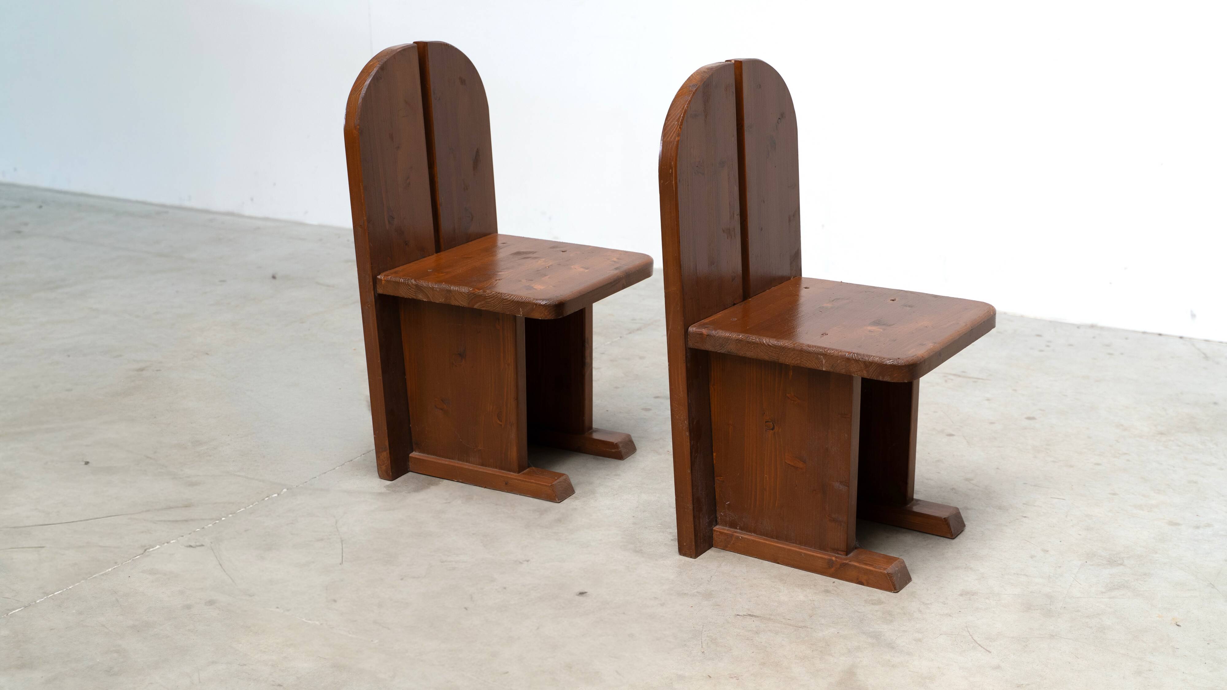 Ensemble de deux chaises de salle à manger sculpturales