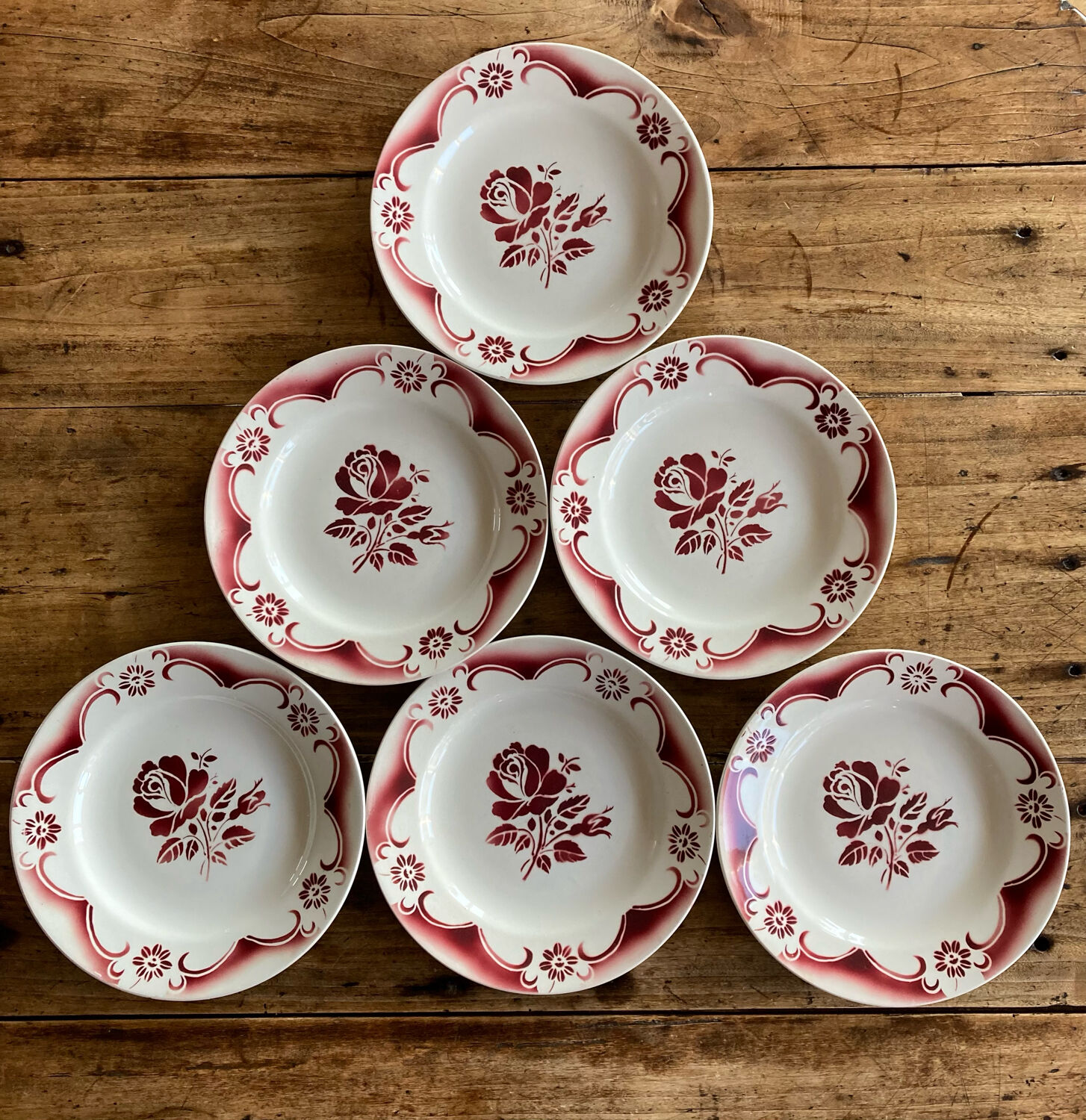 Pink plates iron earth amandinoise