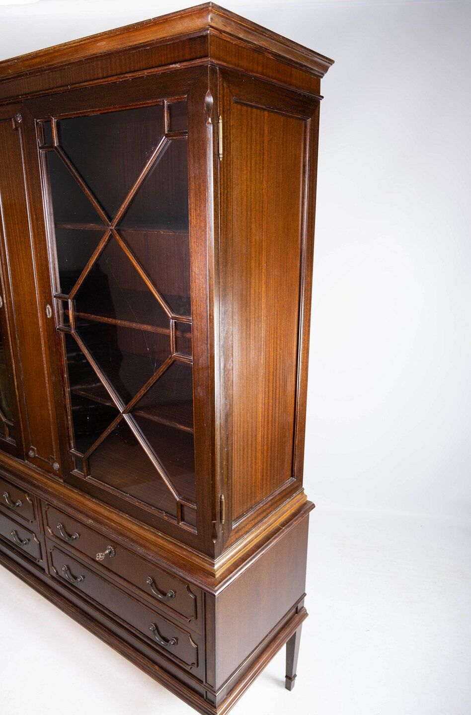 Hepplewhite mahogany showcases from the 1930s