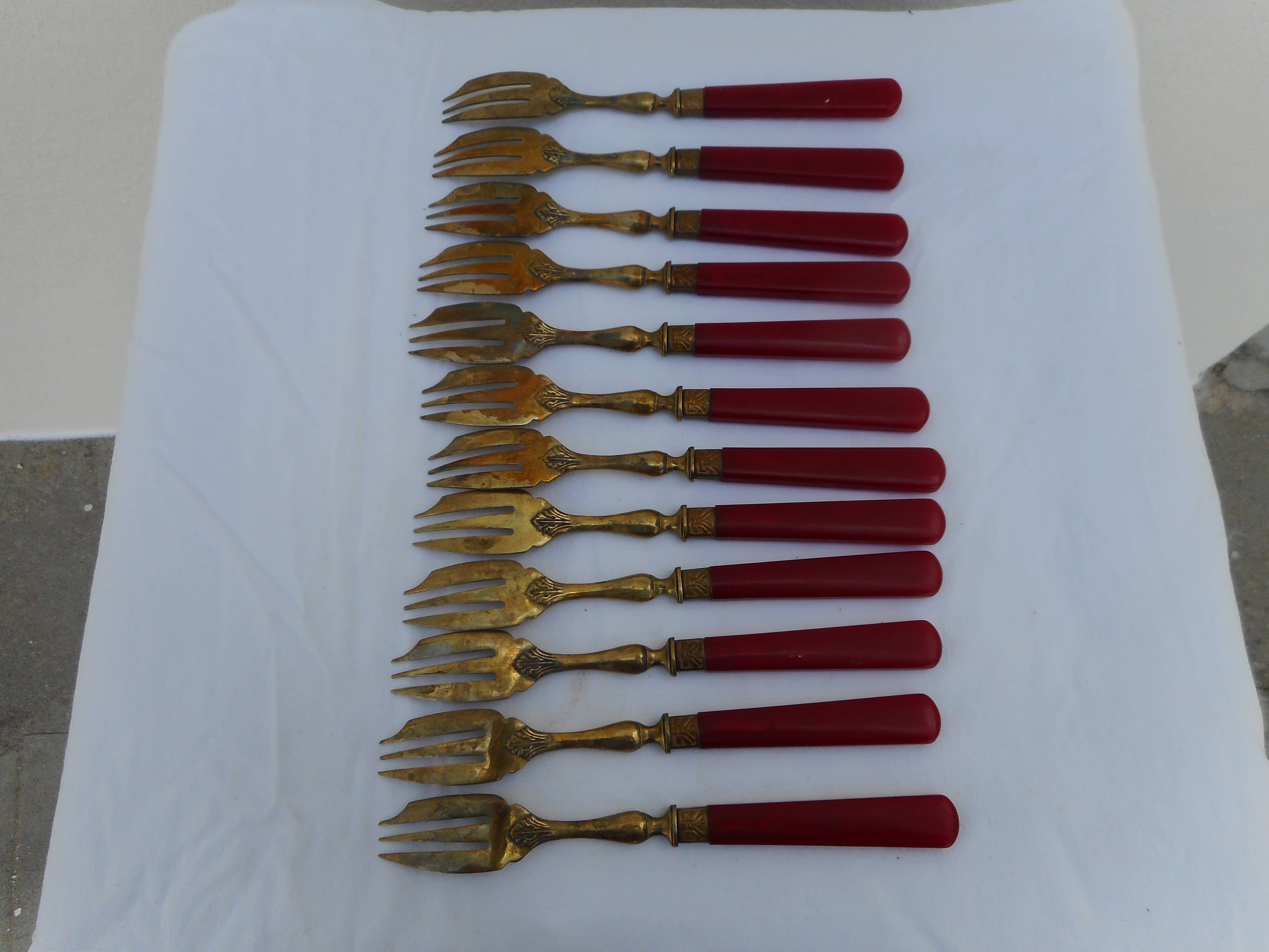 Twelve bakelite handle cake forks