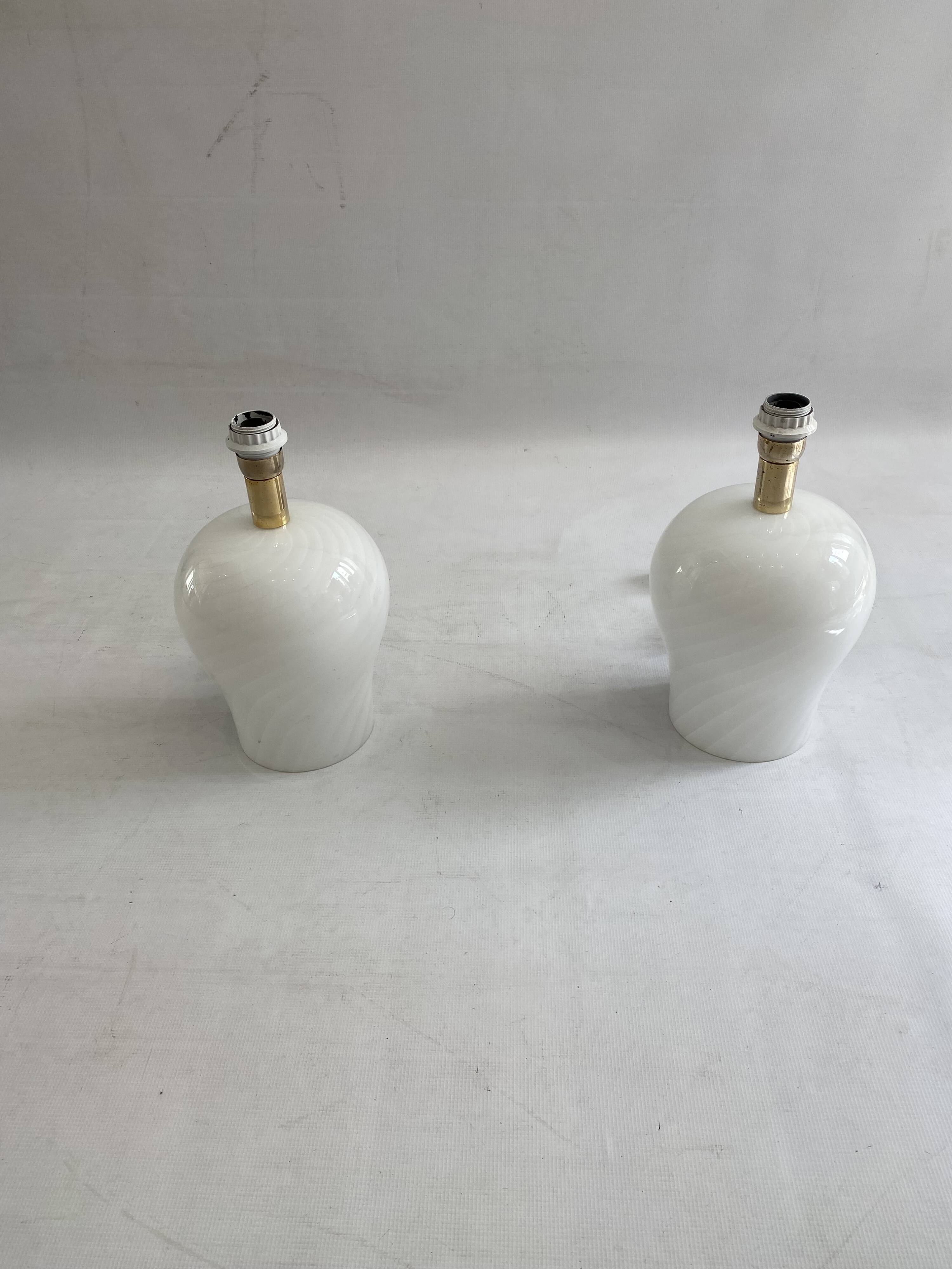 White Swirl Murano Glass Table Lamps 1970s Hollywood Regency Minimalism bed