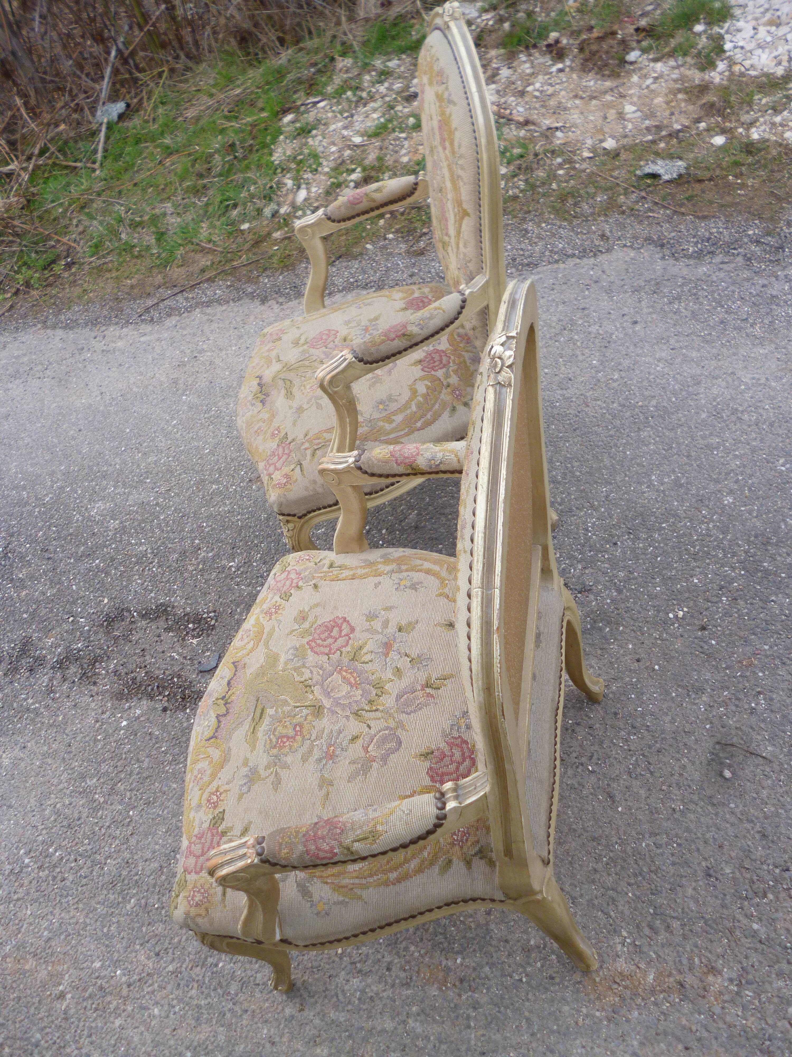 Paire de fauteuils de style Louis XV patine ancienne