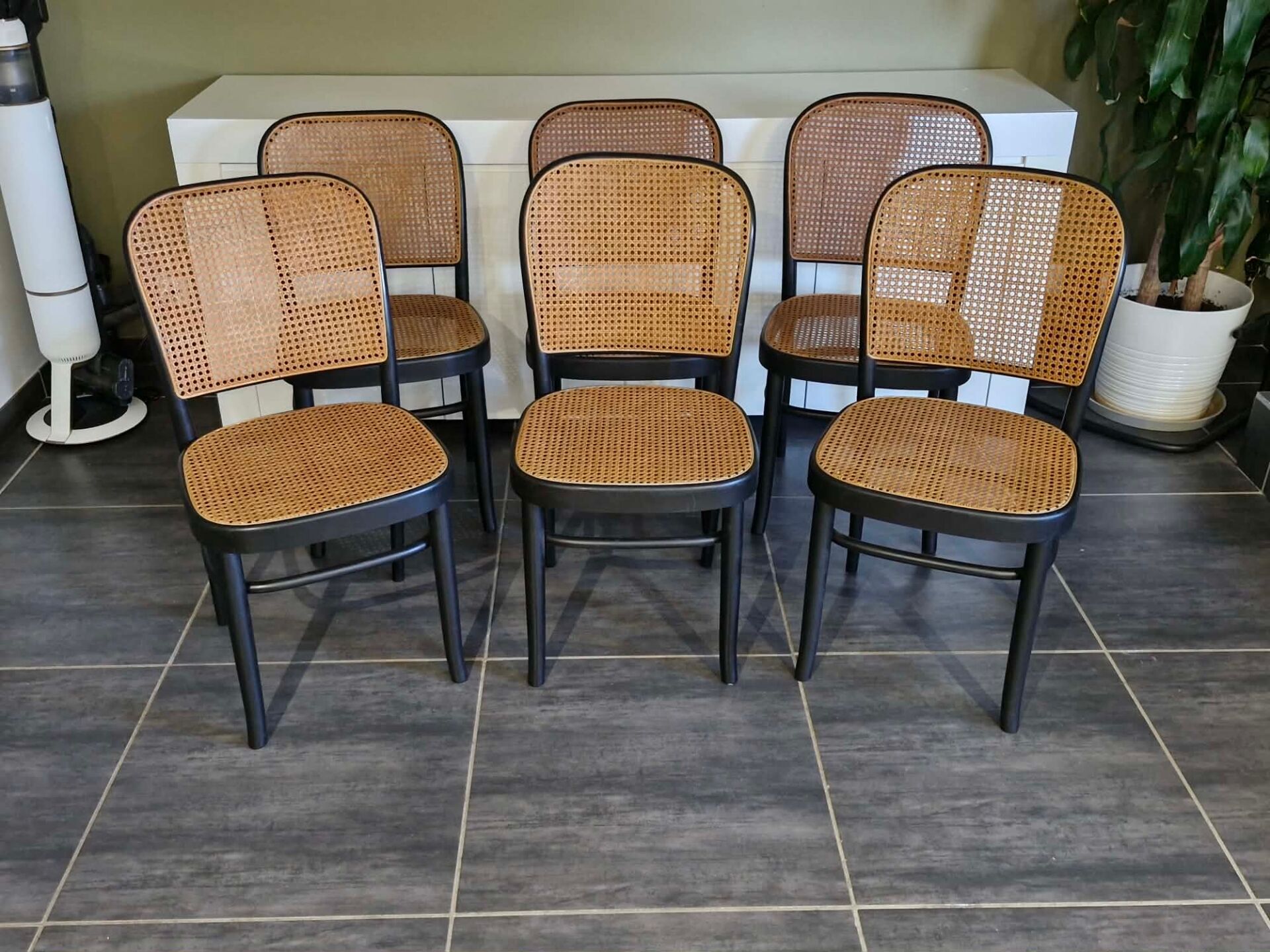 Lot de 6 chaises n°811 d’après Hoffmann, années 1990