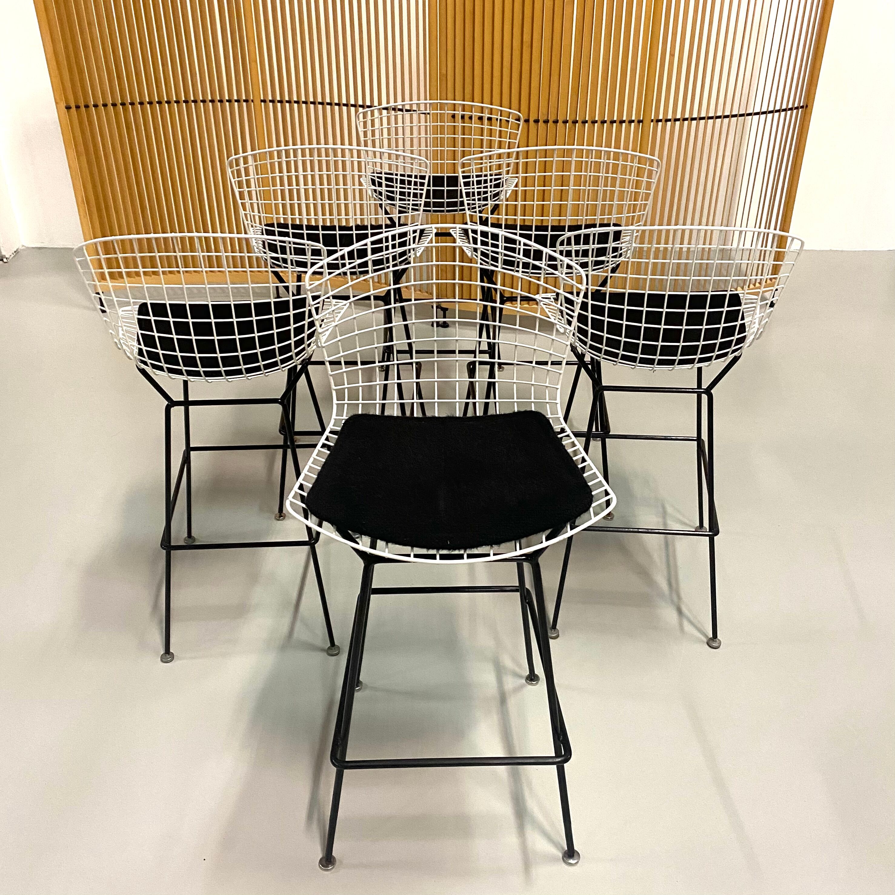 Wire barstools by Harry Bertoia for Knoll, 1960