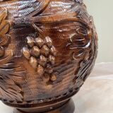 Important carved wooden jar