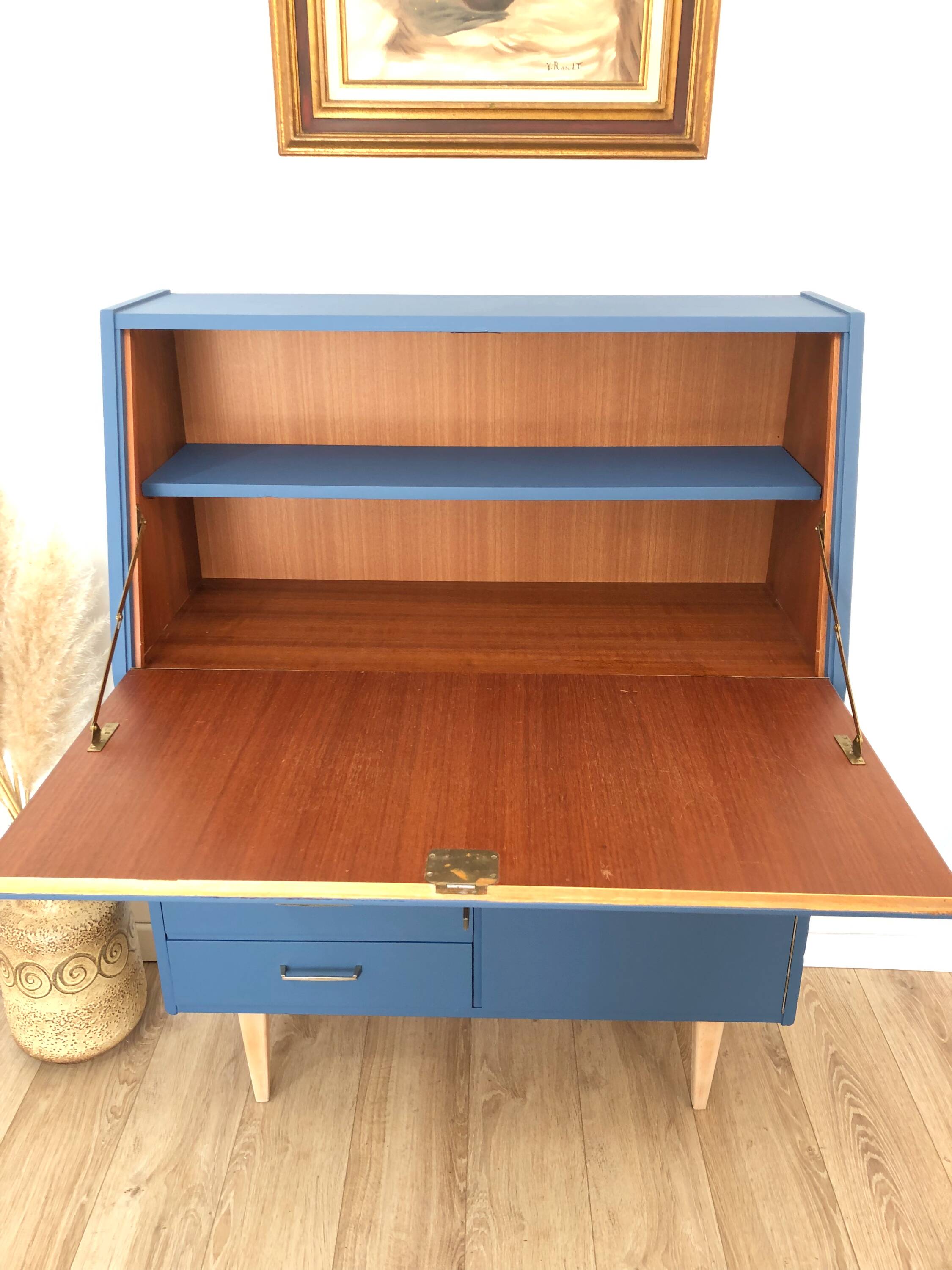 70s Secretary, Seram Blue