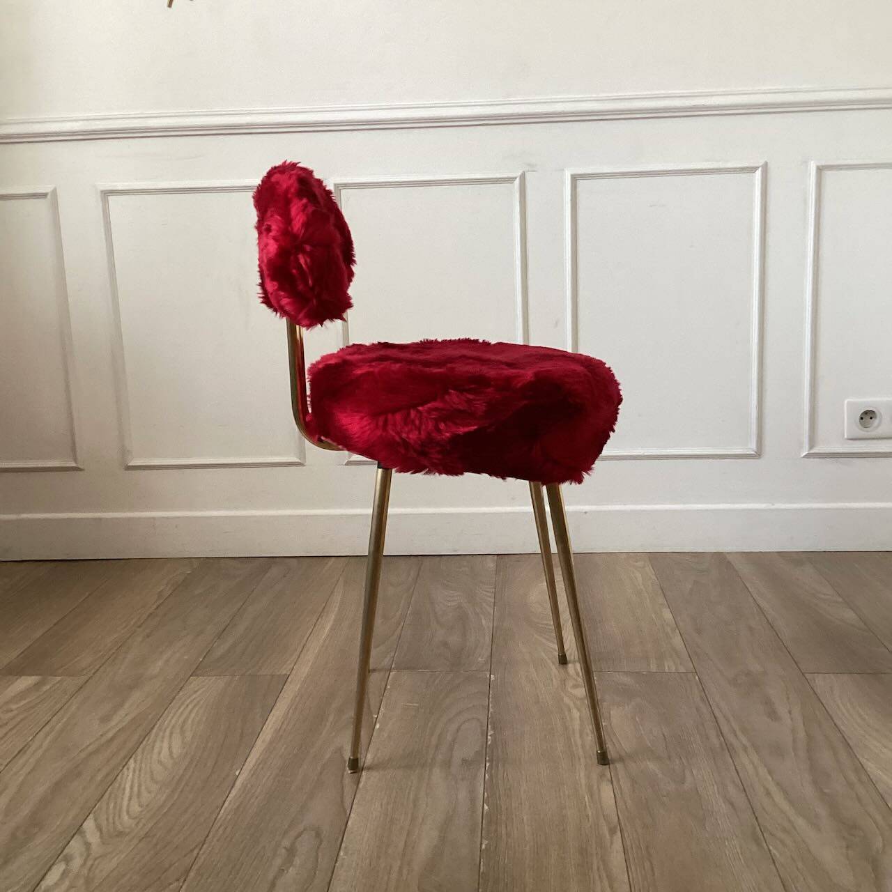 Chaise fourrure rouge