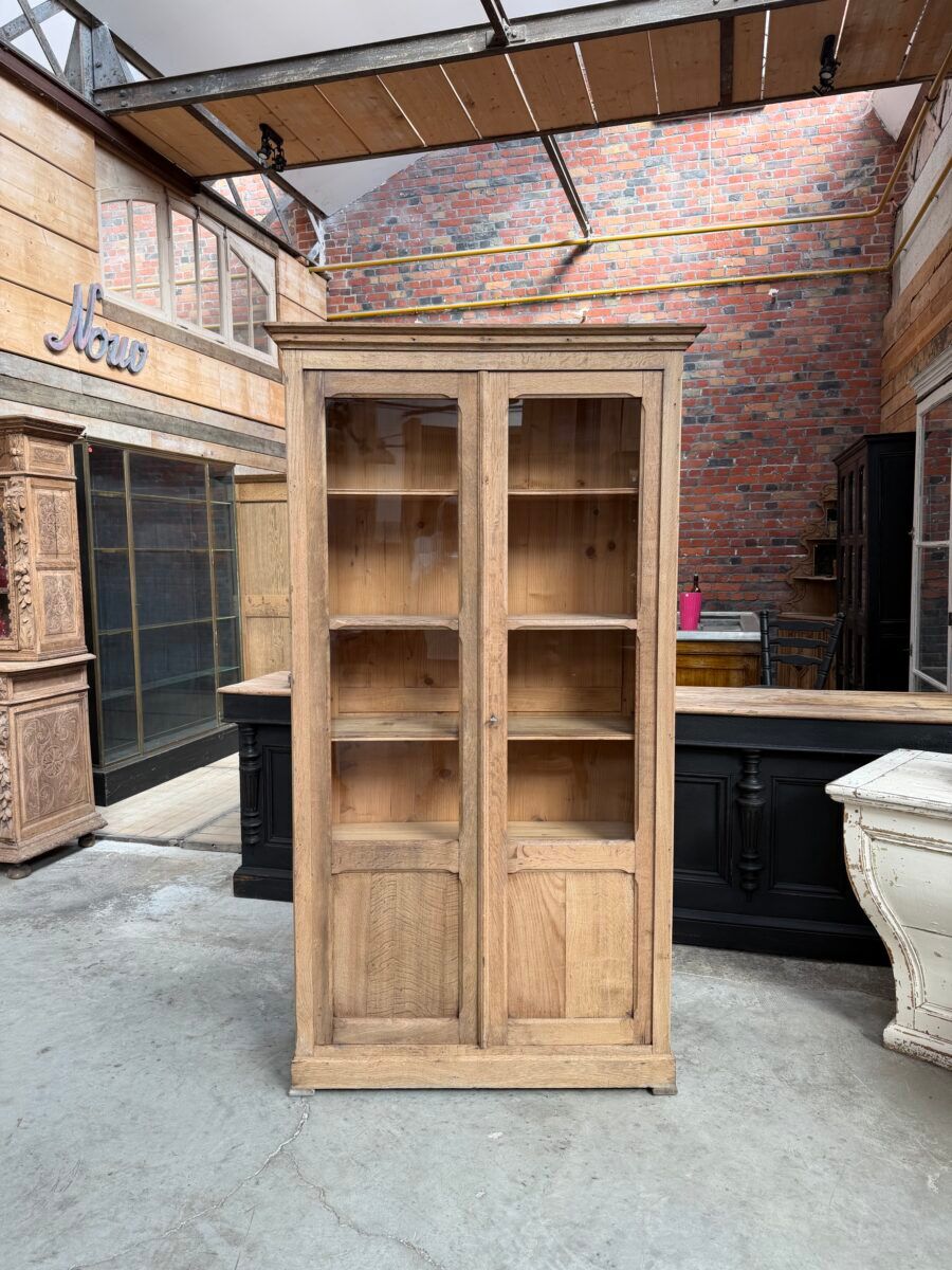 Vitrine en chêne début XXème
