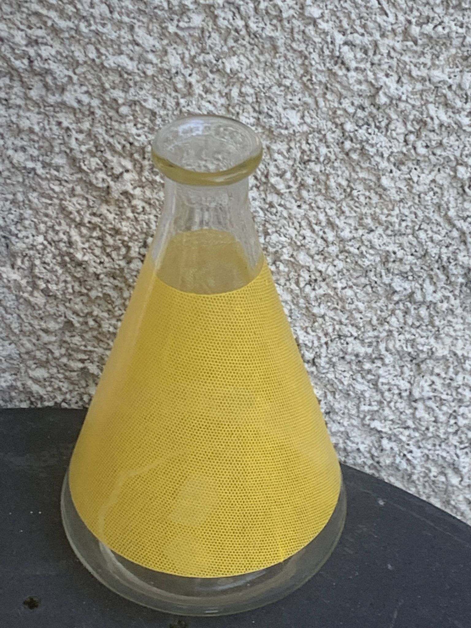 Liqueur set consisting of a glass carafe and 8 small yellow glasses