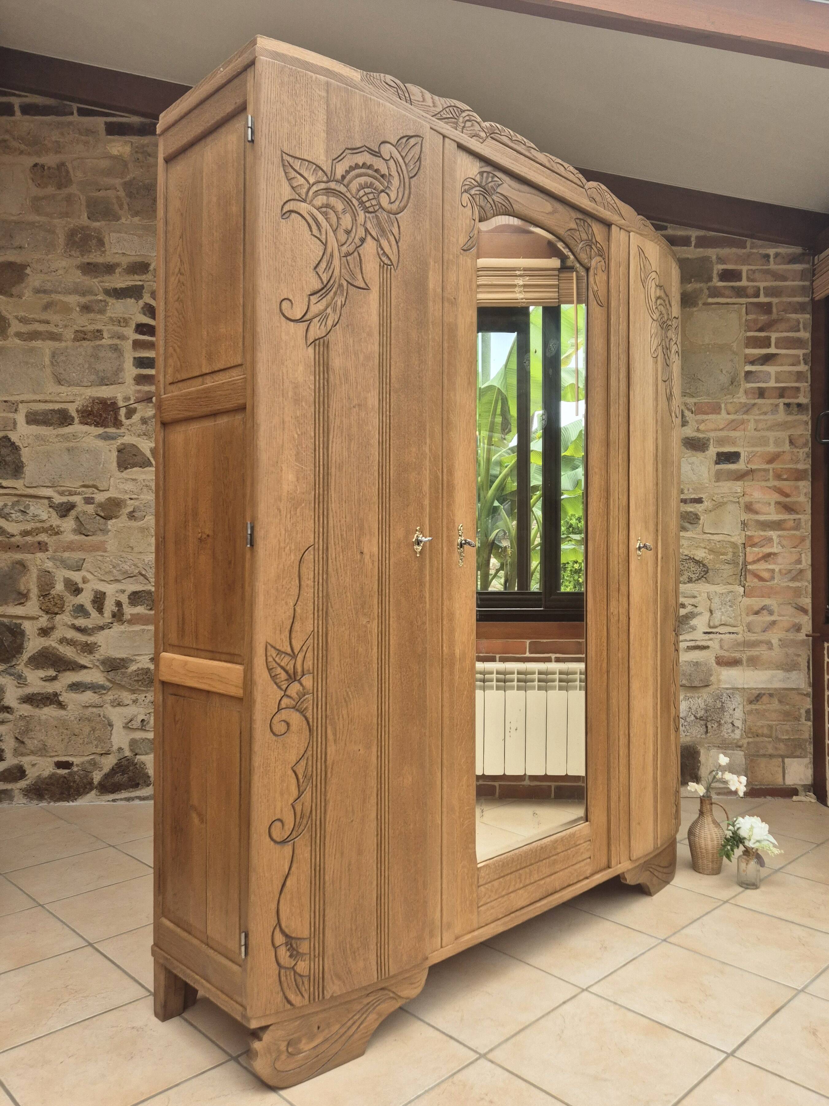 Art Deco cabinet