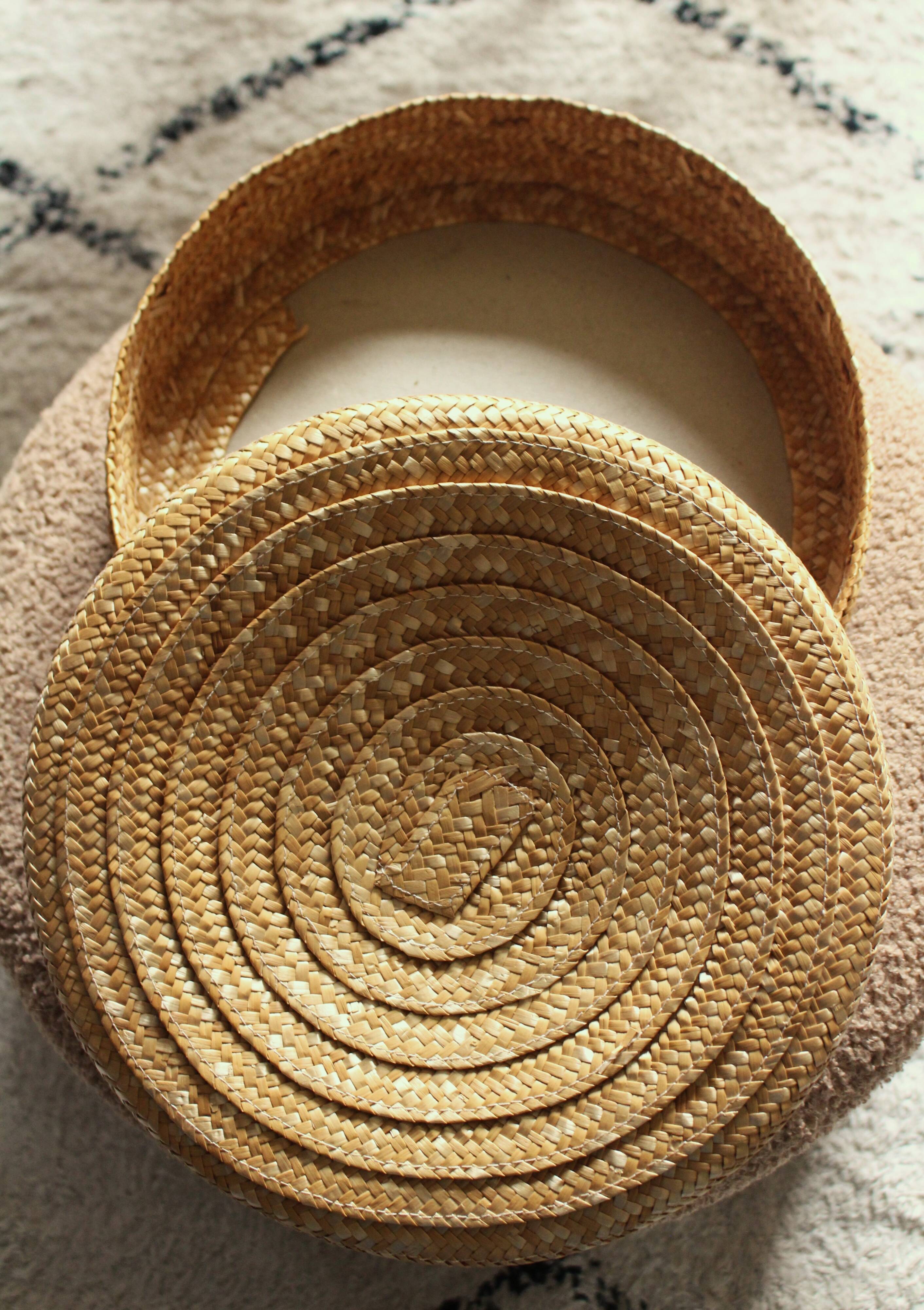 Round wicker basket with lid, vintage soft weaving.