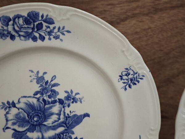 Lot de 8 assiettes plates en faïence de Boch Frères La Louvière ''Rohdia