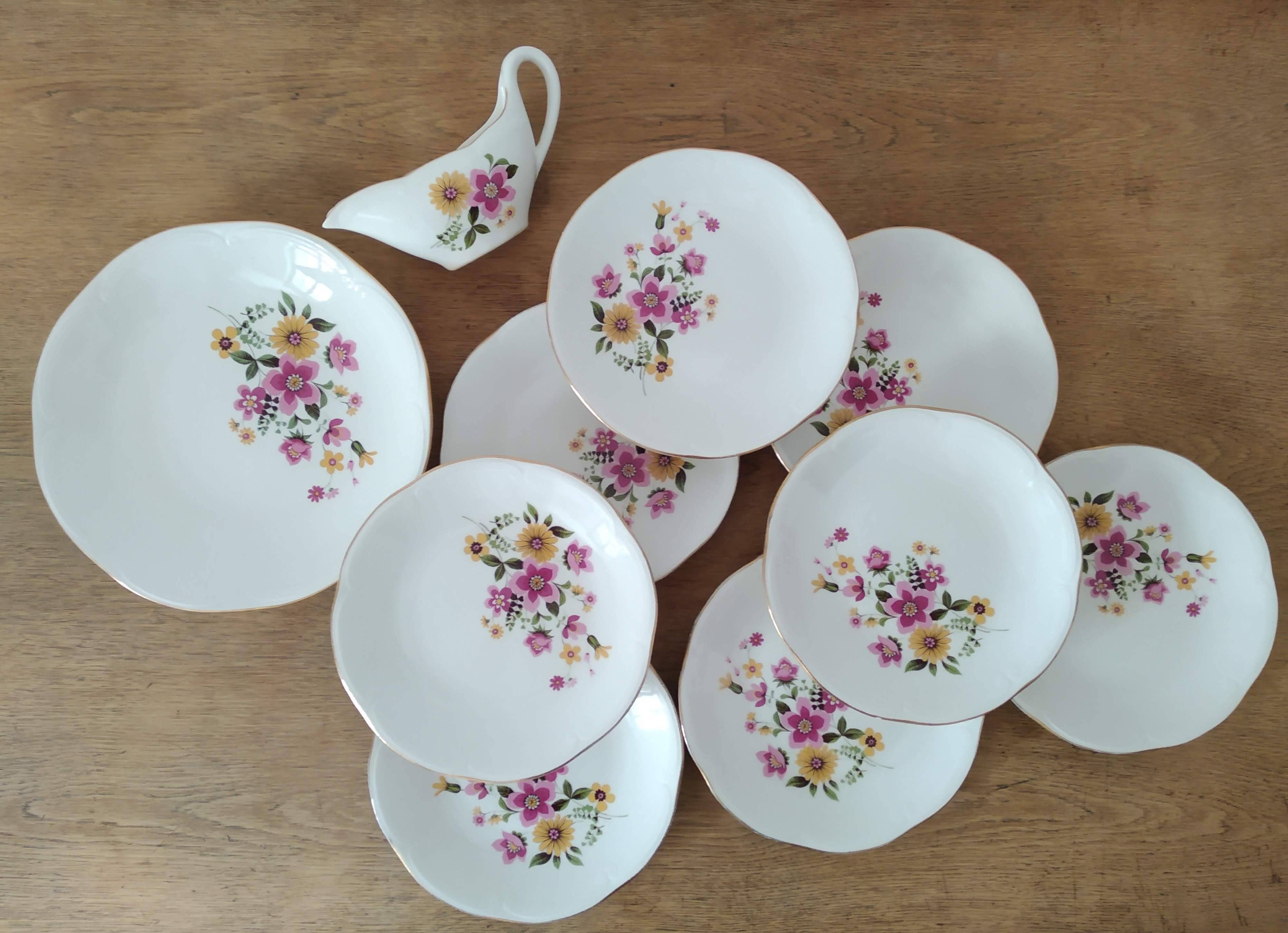 3 Gien Vintage 70 earthenware dishes, floral pattern