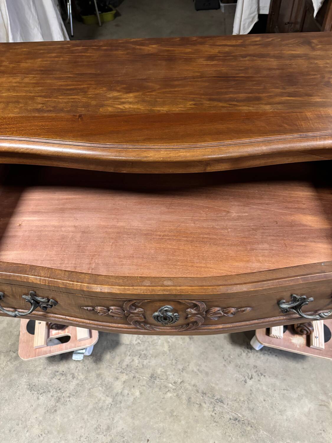 Walnut chest of drawers