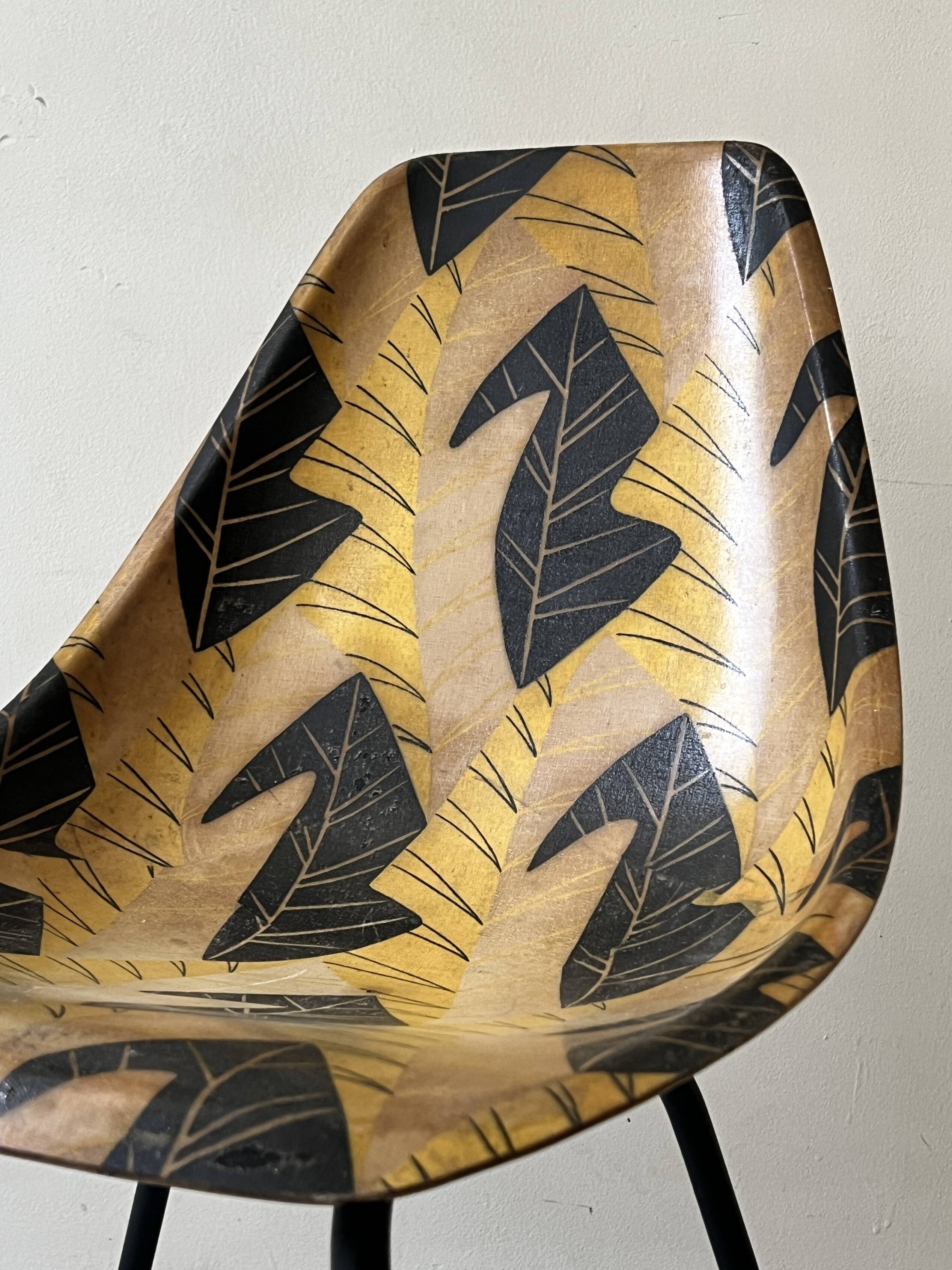 Chair in fibreglass and metal by René-Jean Caillette, stork, 1950 design.