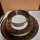 Tasse et assiette en porcelaine