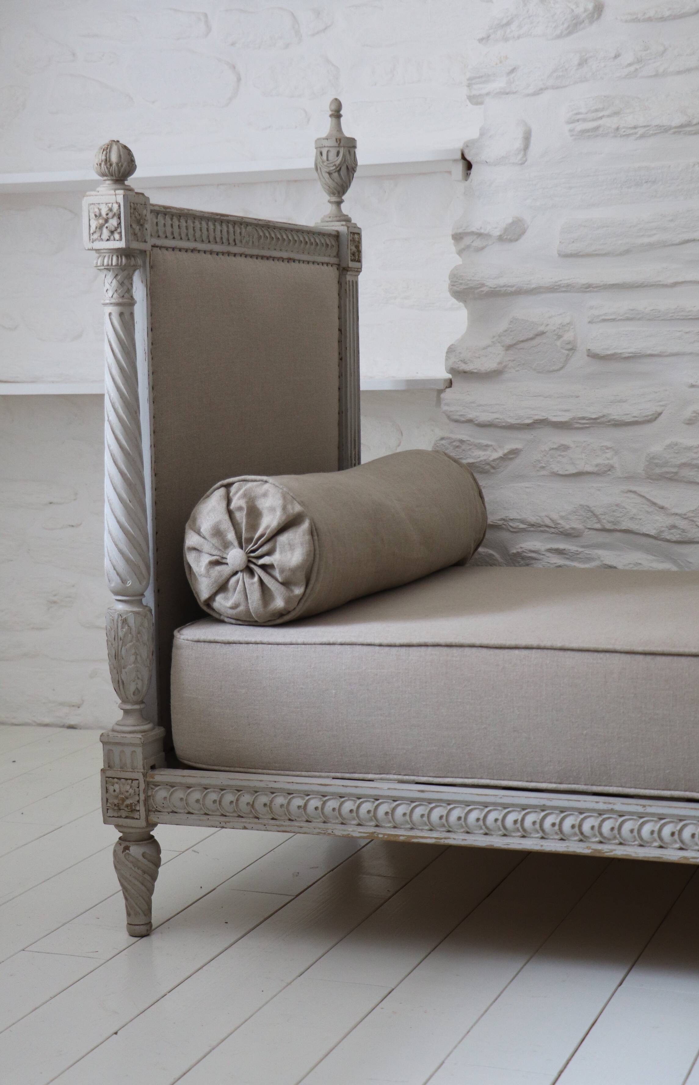 Resting bed - Louis XVI style bench reupholstered in linen