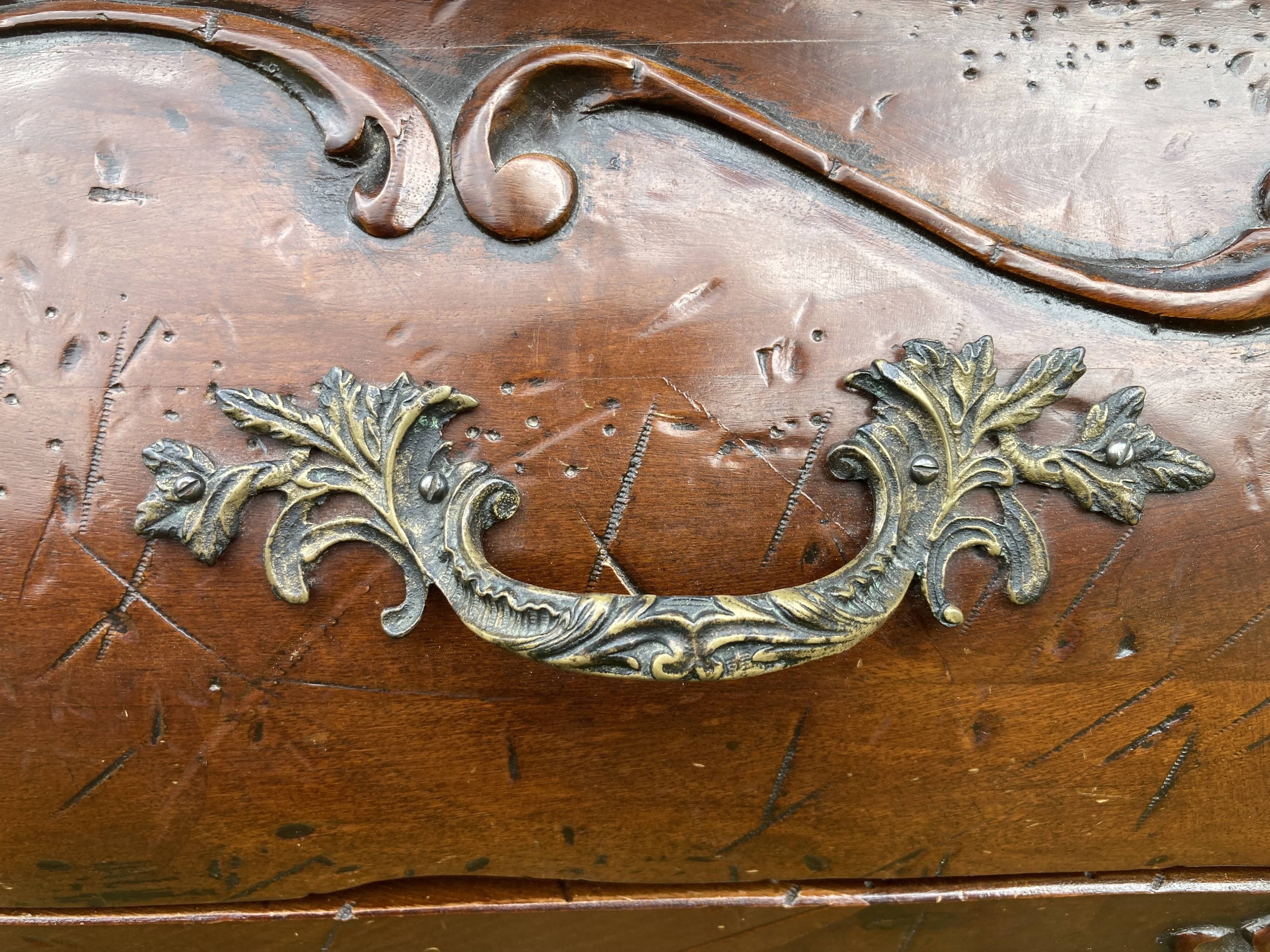 Louis XV style chest of drawers with four drawers