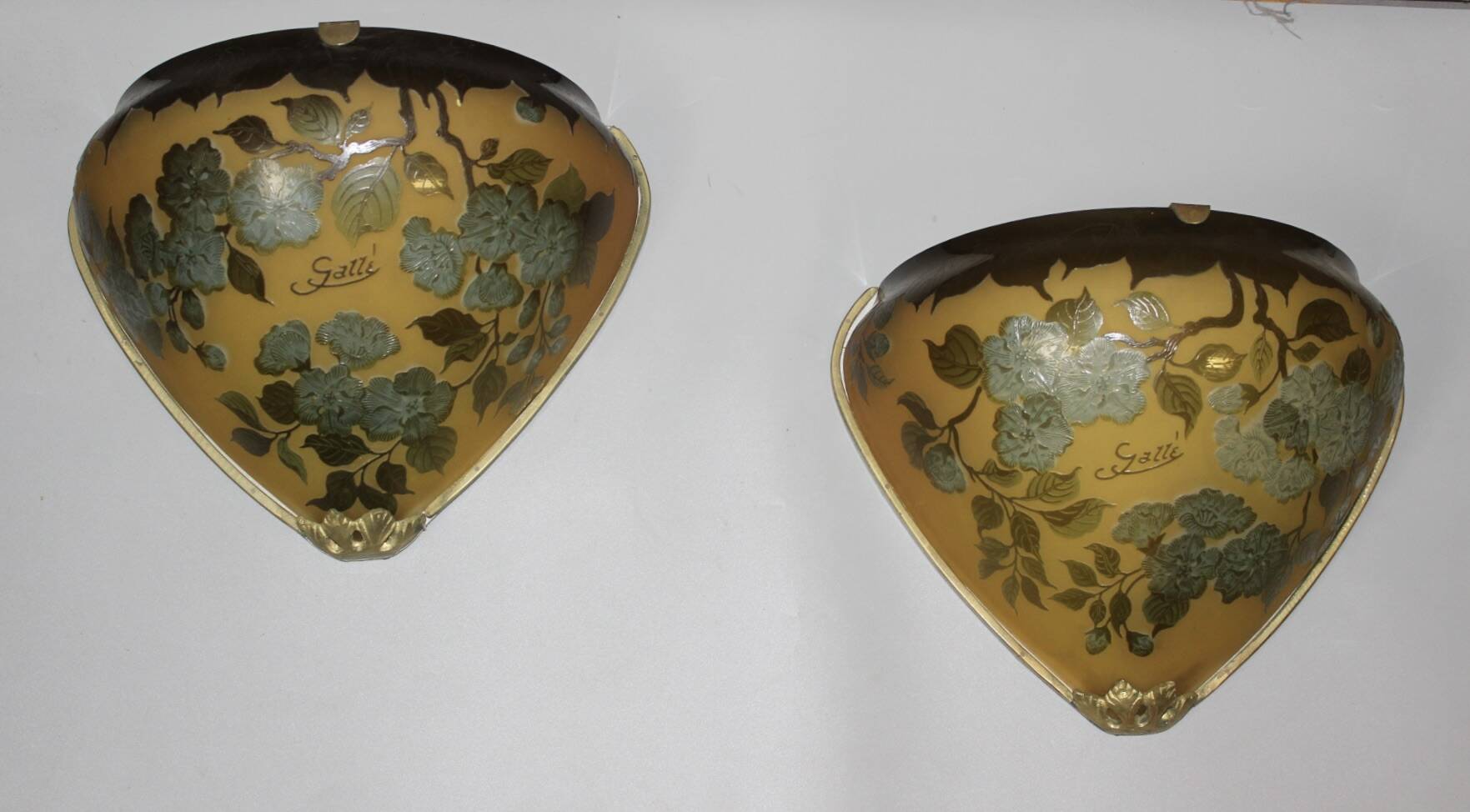 Pair of Gallé wall lights in glass paste (Tip)