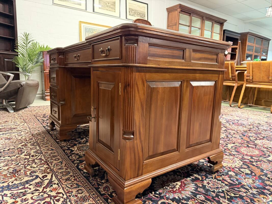 New! - Classic English Desk Partnerdesk Red Leather