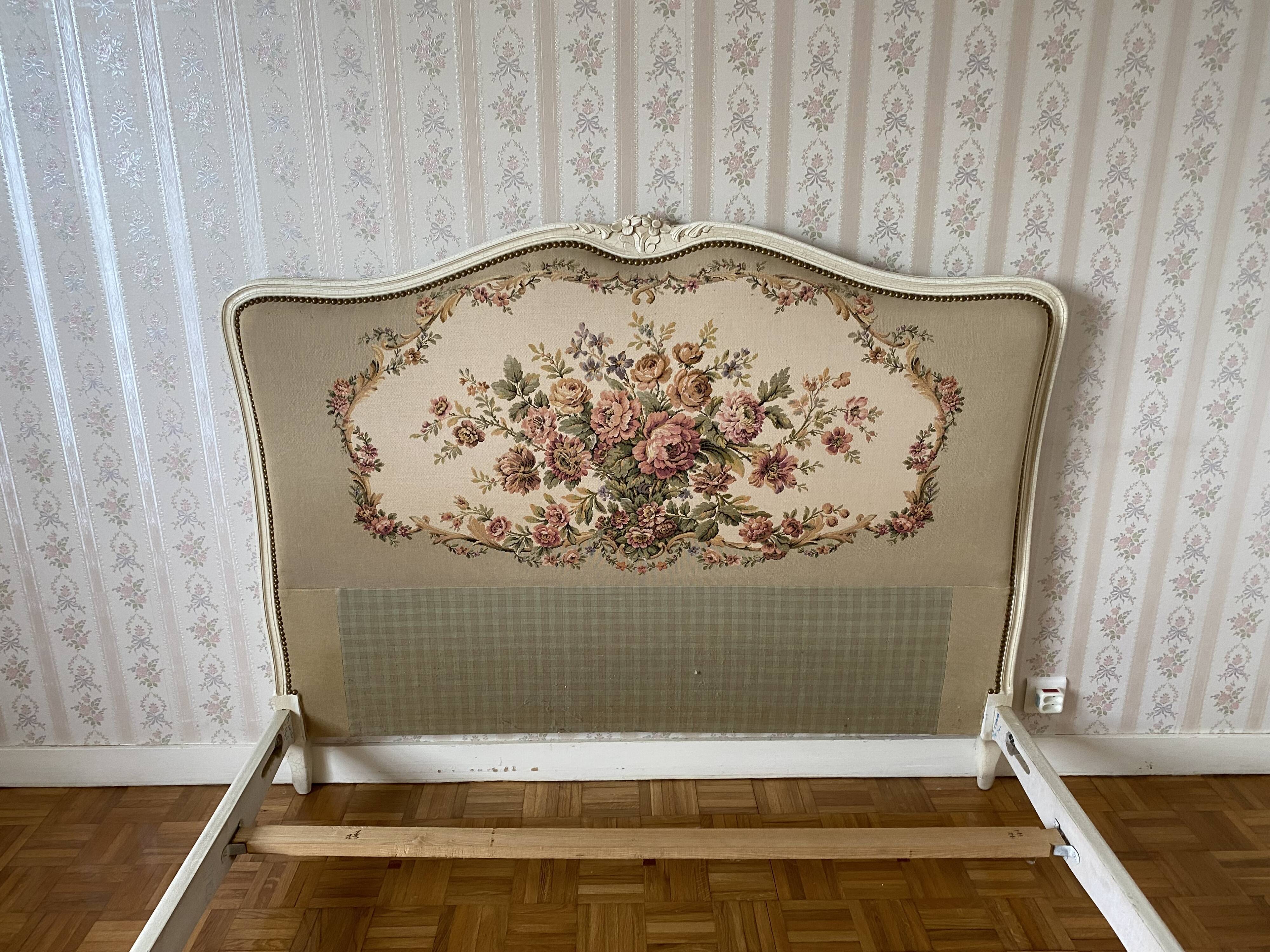 Romantic upholstered Louis XV basket bed