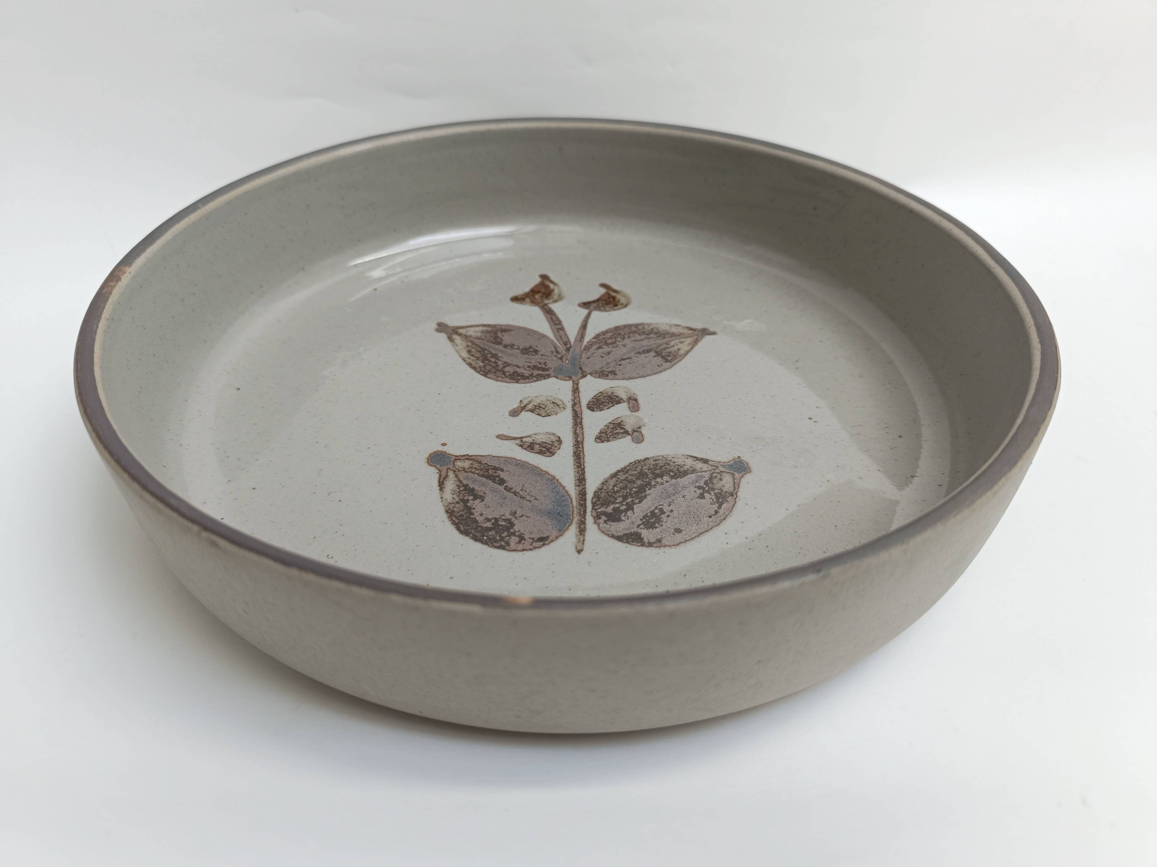 Hollow Arnon stoneware serving dish