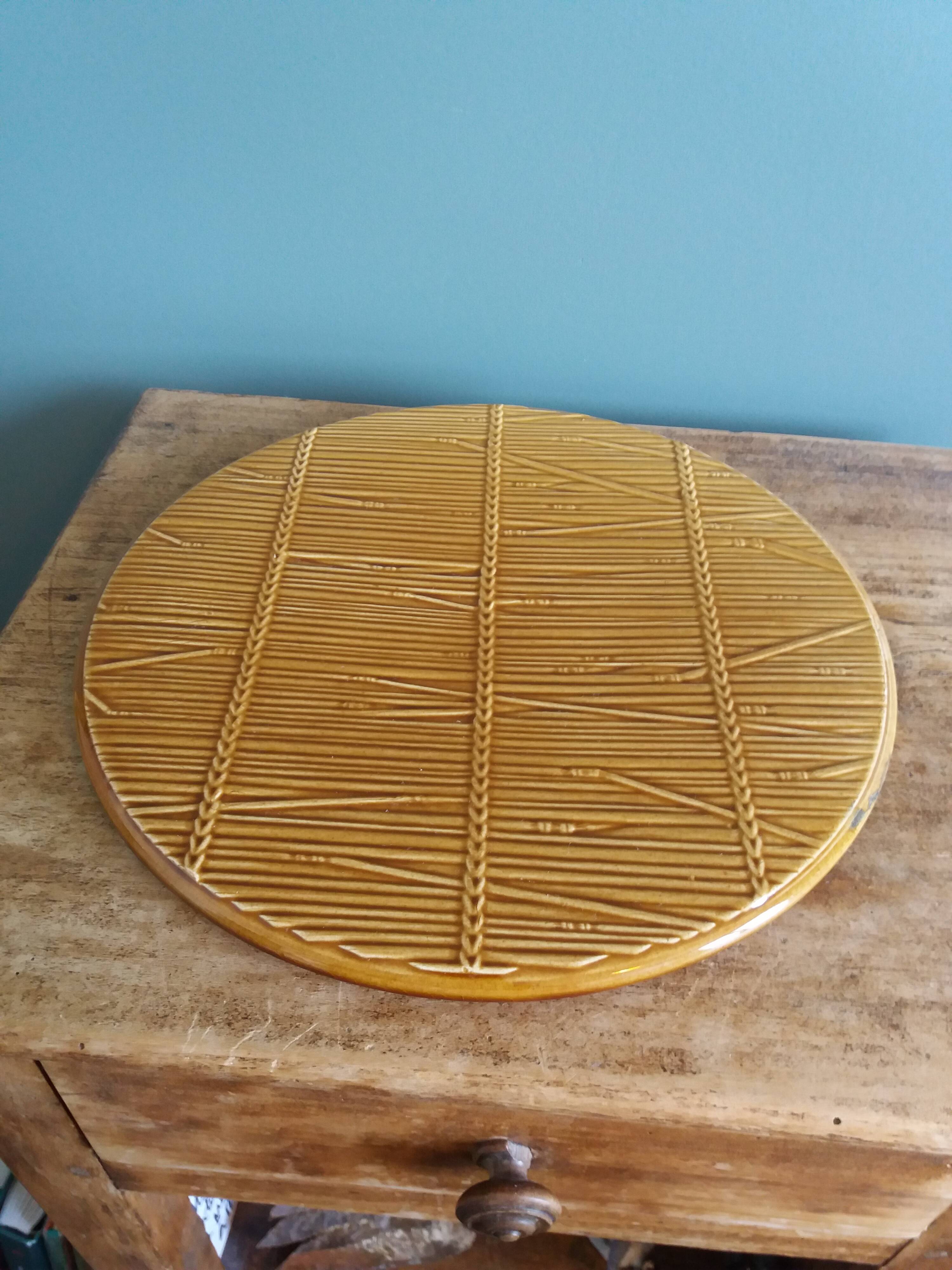 Gien cheese board with wicker straw decor