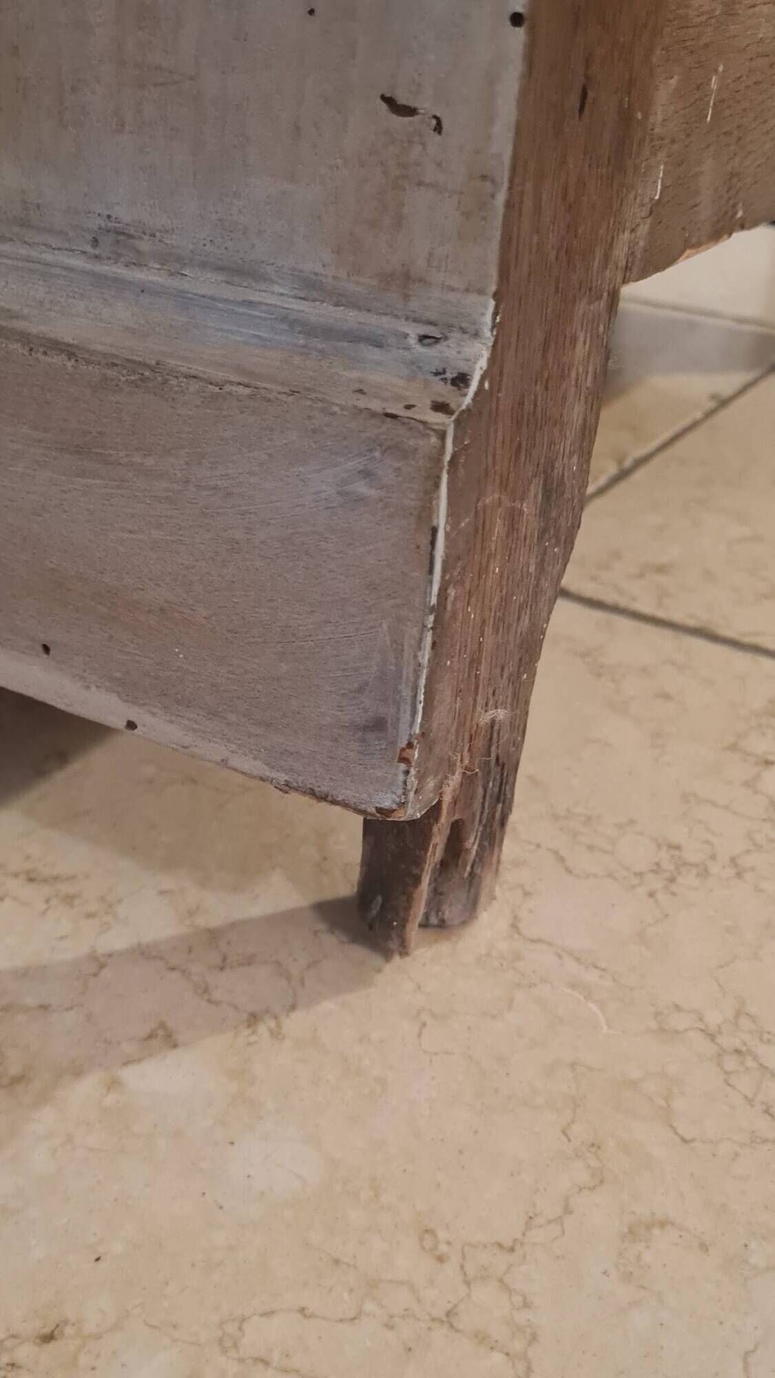 Antique English-style commode